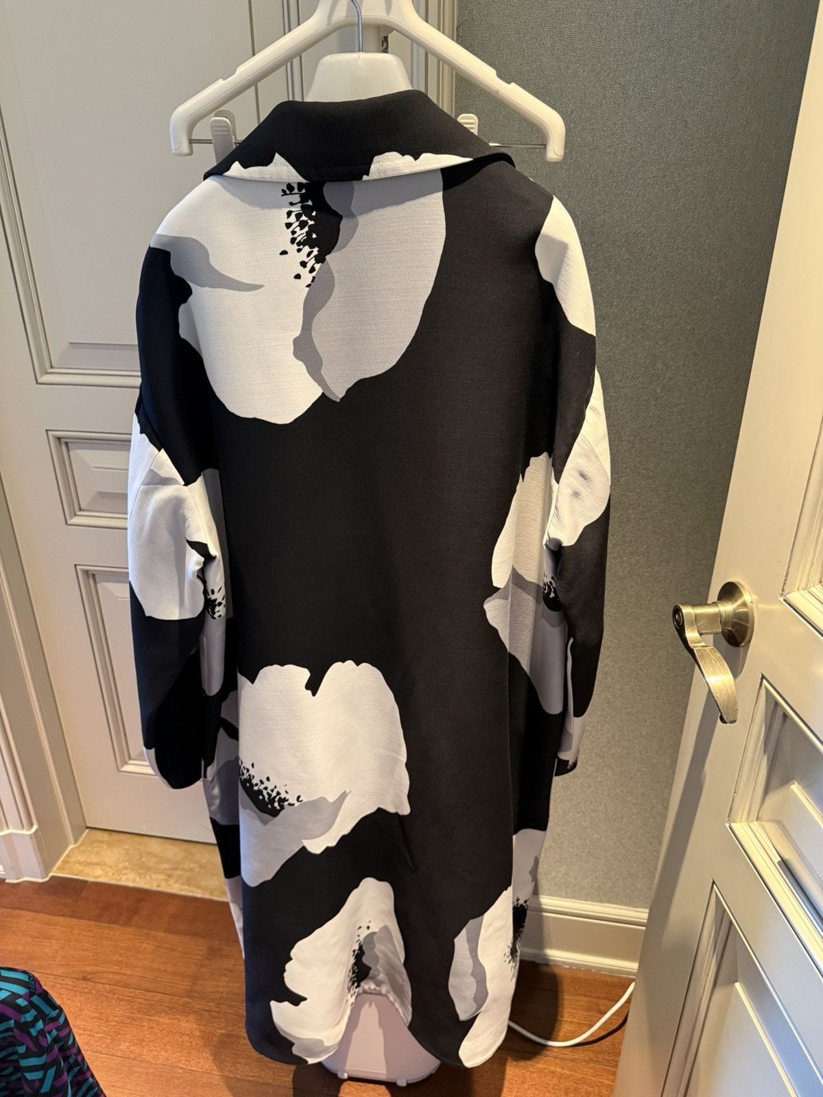 Valentino Flower portrait overcoat size 46 Size US S / EU 44-46 / 1 - 11 Thumbnail