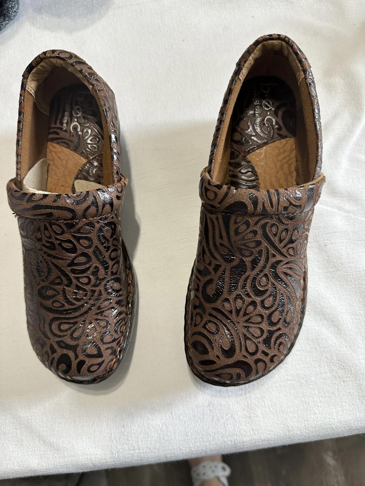 Born Stylish Brown Leather Clogs with Intricate Floral Design Size US 8 / IT 38 - 6 Thumbnail