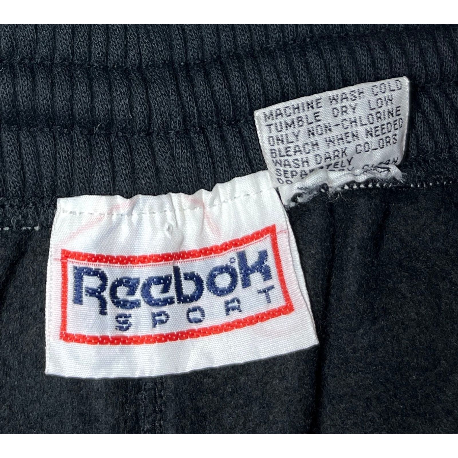 Reebok VINTAGE Reebok Sport Men's Sweat Shorts Athletic 90s Black M Inseam 7.5" Pockets Drawstring Sports, 90s Mens Size US 31 - 7 Thumbnail