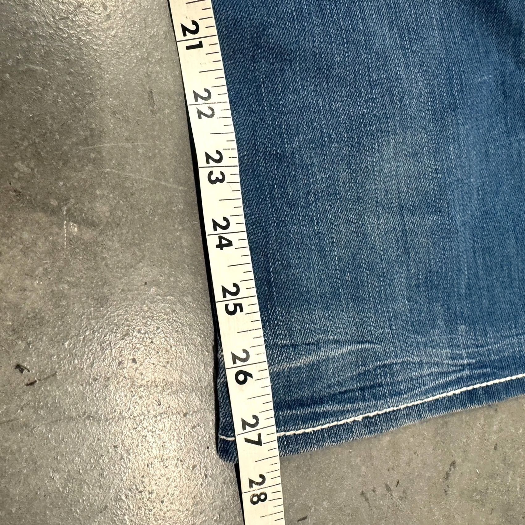 Denime VINTAGE James Rizzi Art Low Rise Wide Leg Flare Light Wash Denim Jeans 28x27 Women Jeans Size 28" / US 6 / IT 42 - 6 Thumbnail