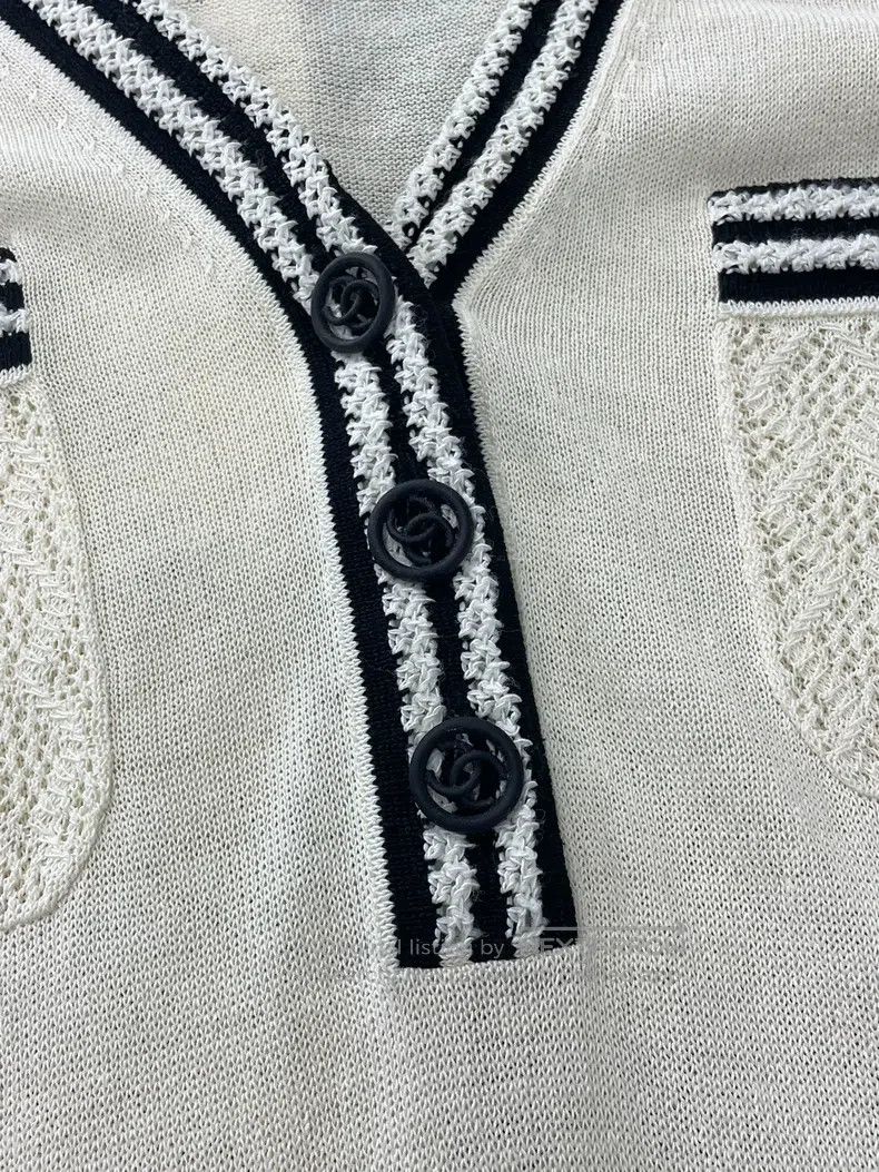 Chanel Chanel White and black V-neck four-pocket knitted dress Size XS / US 0-2 / IT 36-38 - 2 Thumbnail