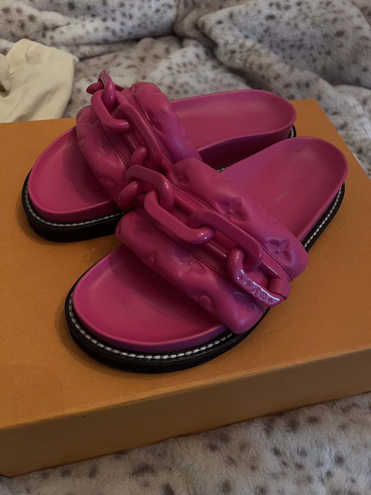 Louis Vuitton Louis Vuitton Bom Dia leather sandal Size US 7 / IT 37 - 5 Thumbnail