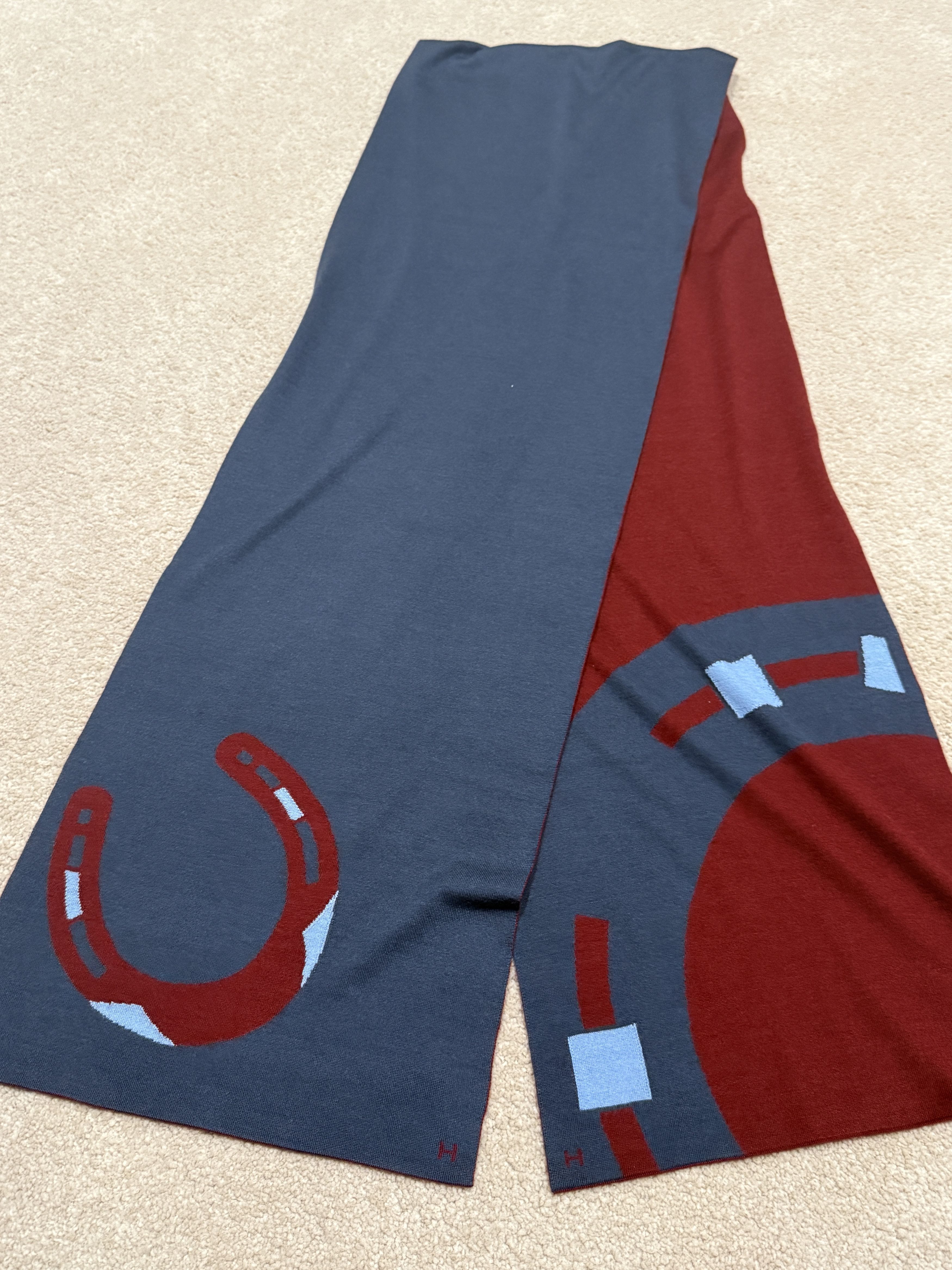 Hermes NWT Hermès Red/Blue Mens Reversible Cashmere/Silk Scarf Size ONE SIZE - 1 Thumbnail