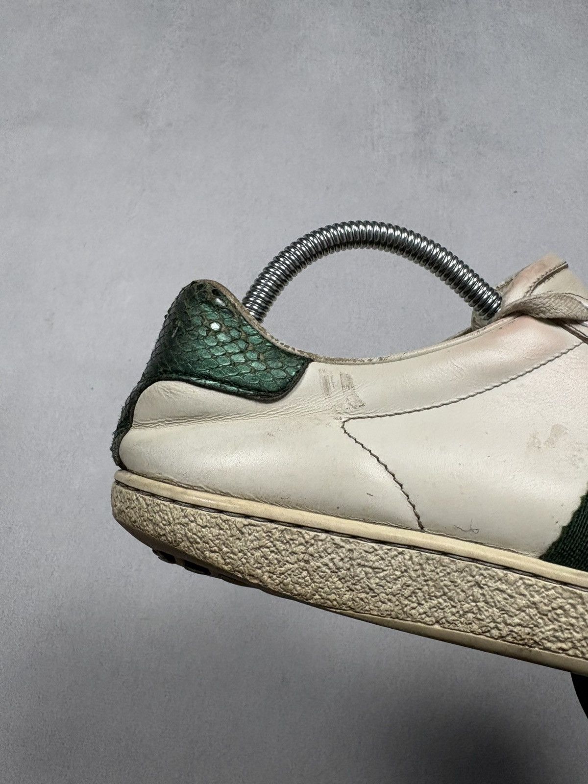 Gucci Gucci Ace Bee Leather Sneaker Embroidered Distressed Vintage Size US 7.5 / IT 37.5 - 15 Thumbnail