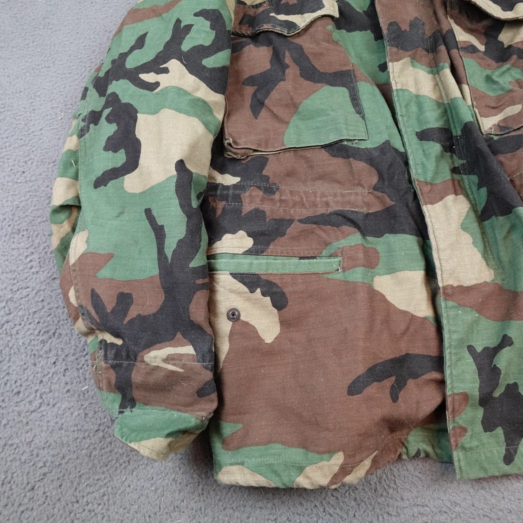 Vintage VINTAGE So-Sew Styles, Inc. COAT Military Field Camouflage Pattern Green Cotton Blend Lined Stand-Up Collar Zip Full-Front Pockets Mens Medium Size US M / EU 48-50 / 2 - 3 Thumbnail