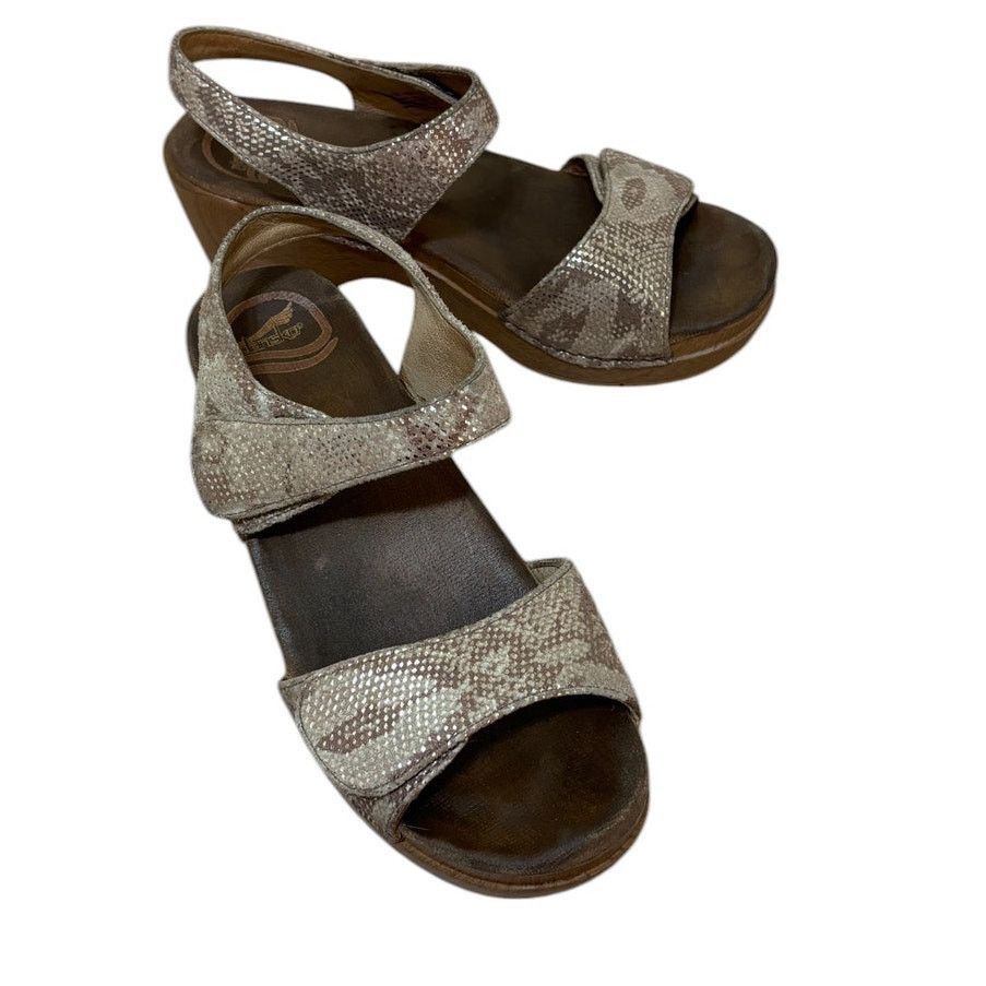 Dansko Dansko Sandals Women 37 US 6 Brown Sonnet Gold Snake Chunky Size US 6 / IT 36 - 1 Thumbnail