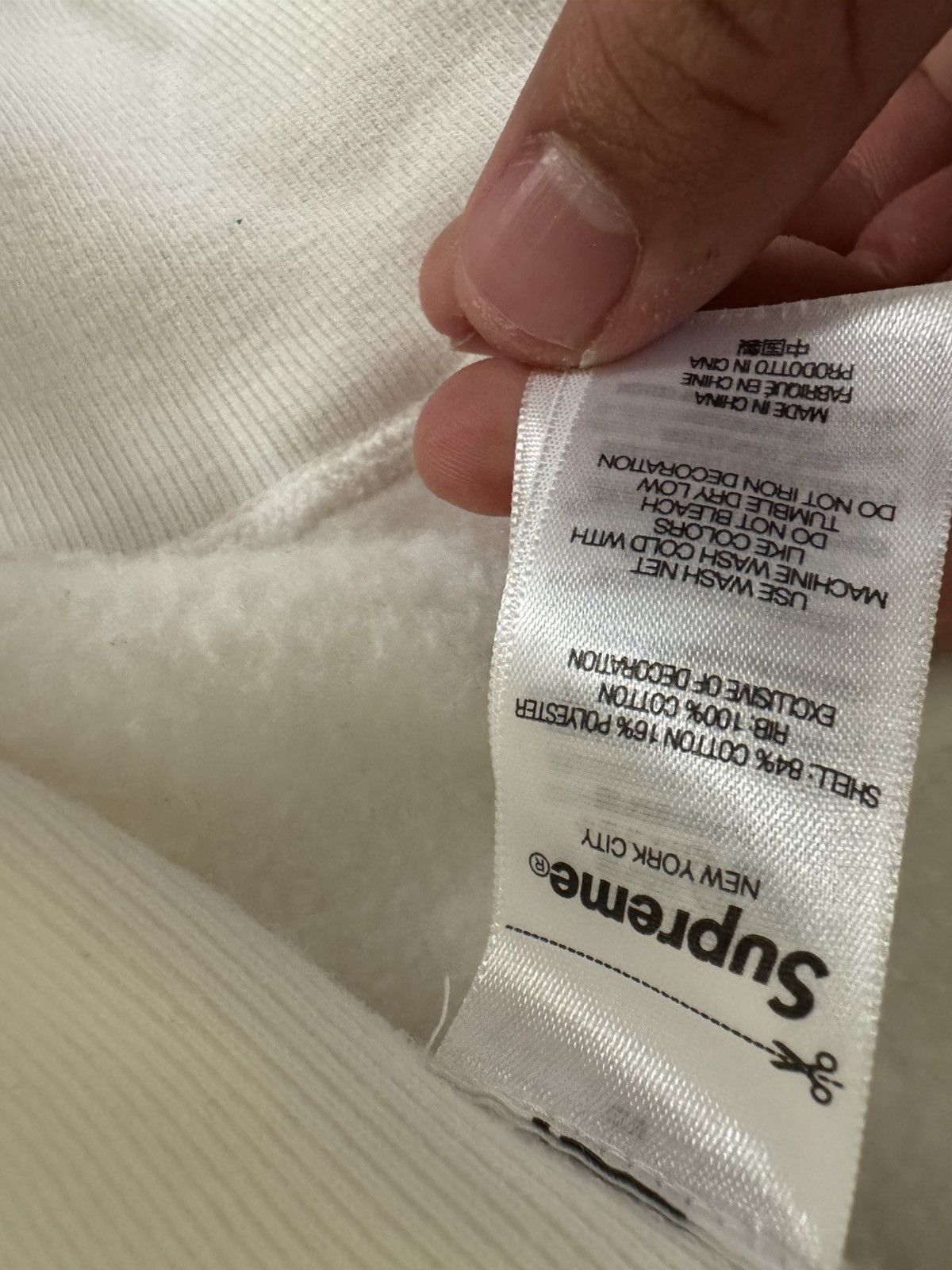 Supreme Supreme Washed Box Logo Crewneck Size S White SS25 USED Size US S / EU 44-46 / 1 - 9 Thumbnail
