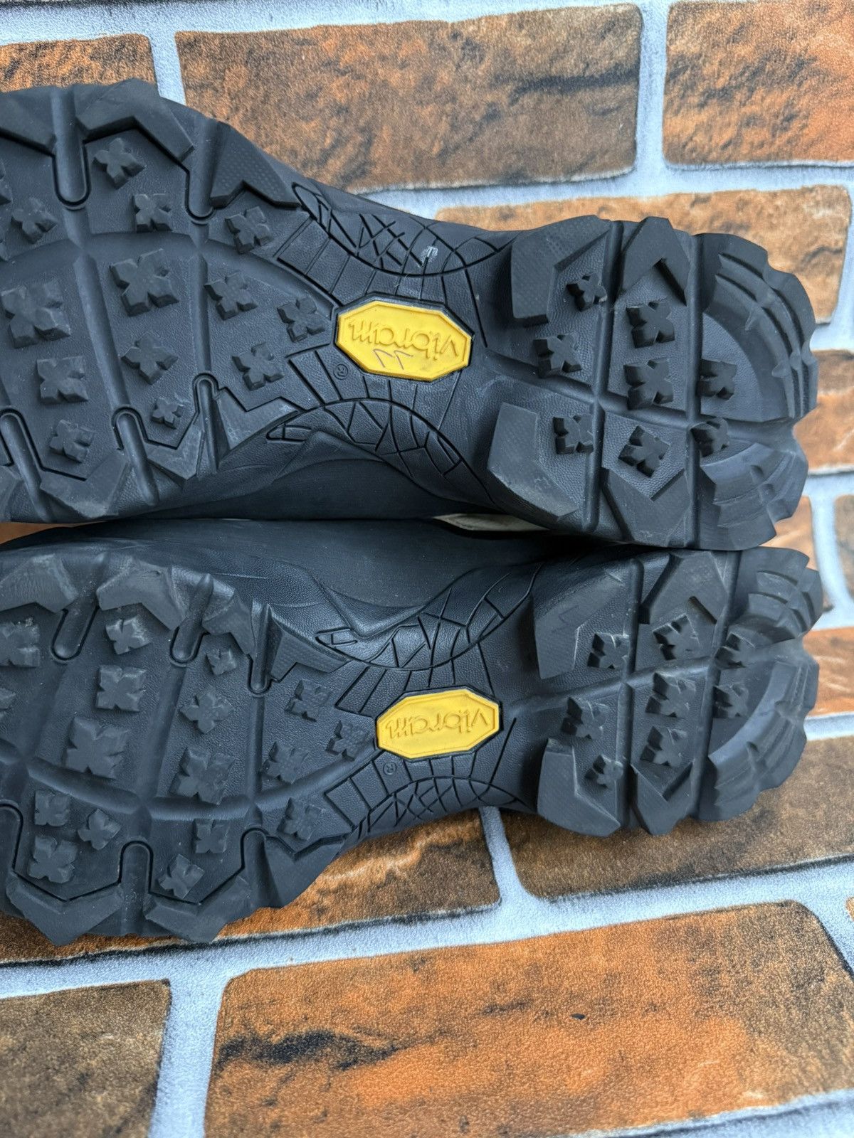 ROA Fedaia hiking boots Size US 9 / EU 42 - 24 Thumbnail