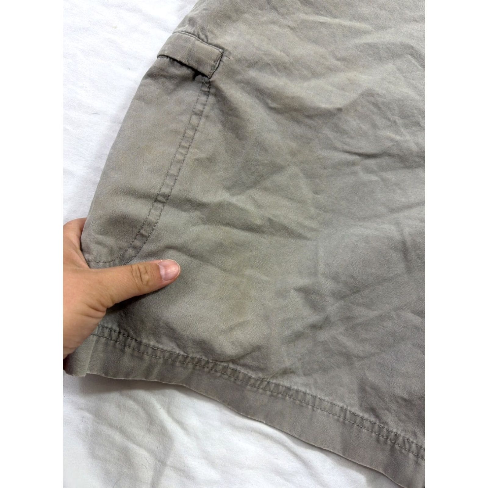 Vintage Columbia Cargo Shorts Mens 38x9 Gray Cotton Canvas Cargo Pocket Zip Flat Front Regular Rise 9in Sz 38 Shirt? Size US 38 / EU 54 - 3 Thumbnail
