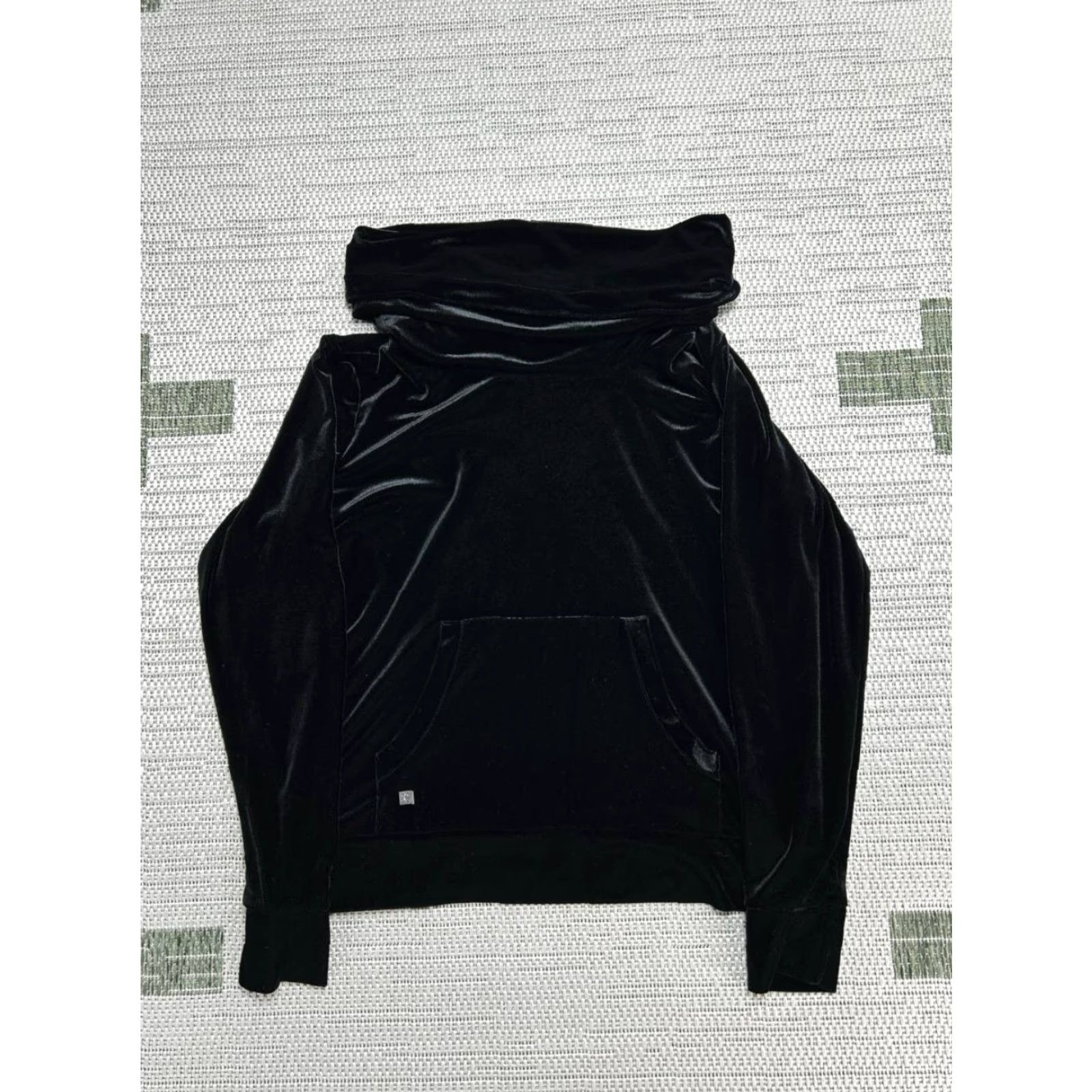 Ralph Lauren Lauren Ralph Lauren Velvet Sweatshirt Womens Petite Medium Black Kangaroo Pocket - Pullover, Regular Fit, Velvet, 40 in Chest, PM, 3/4 Sleeve? Size M / US 6-8 / IT 42-44 - 2 Thumbnail