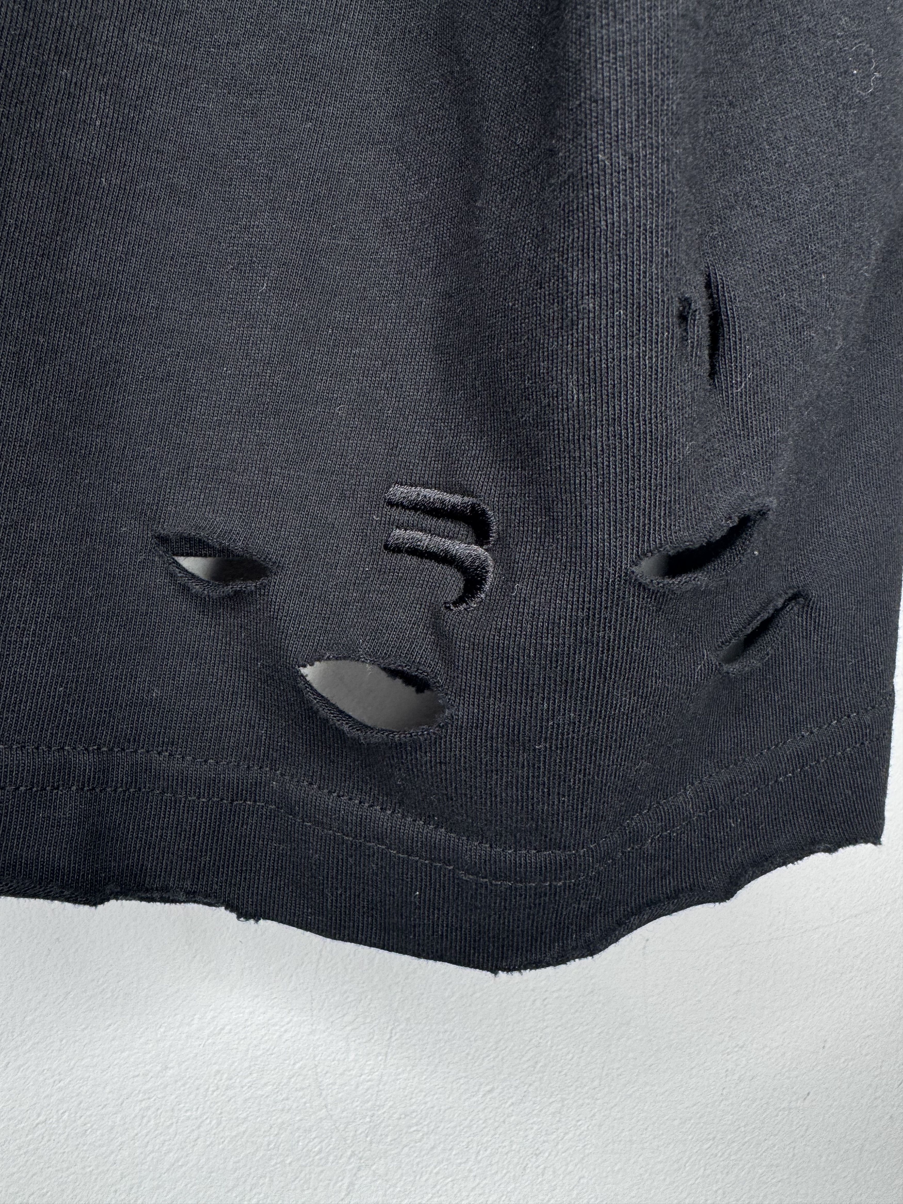 Balenciaga Balenciaga torn destroyed sporty b tee Size US M / EU 48-50 / 2 - 3 Thumbnail
