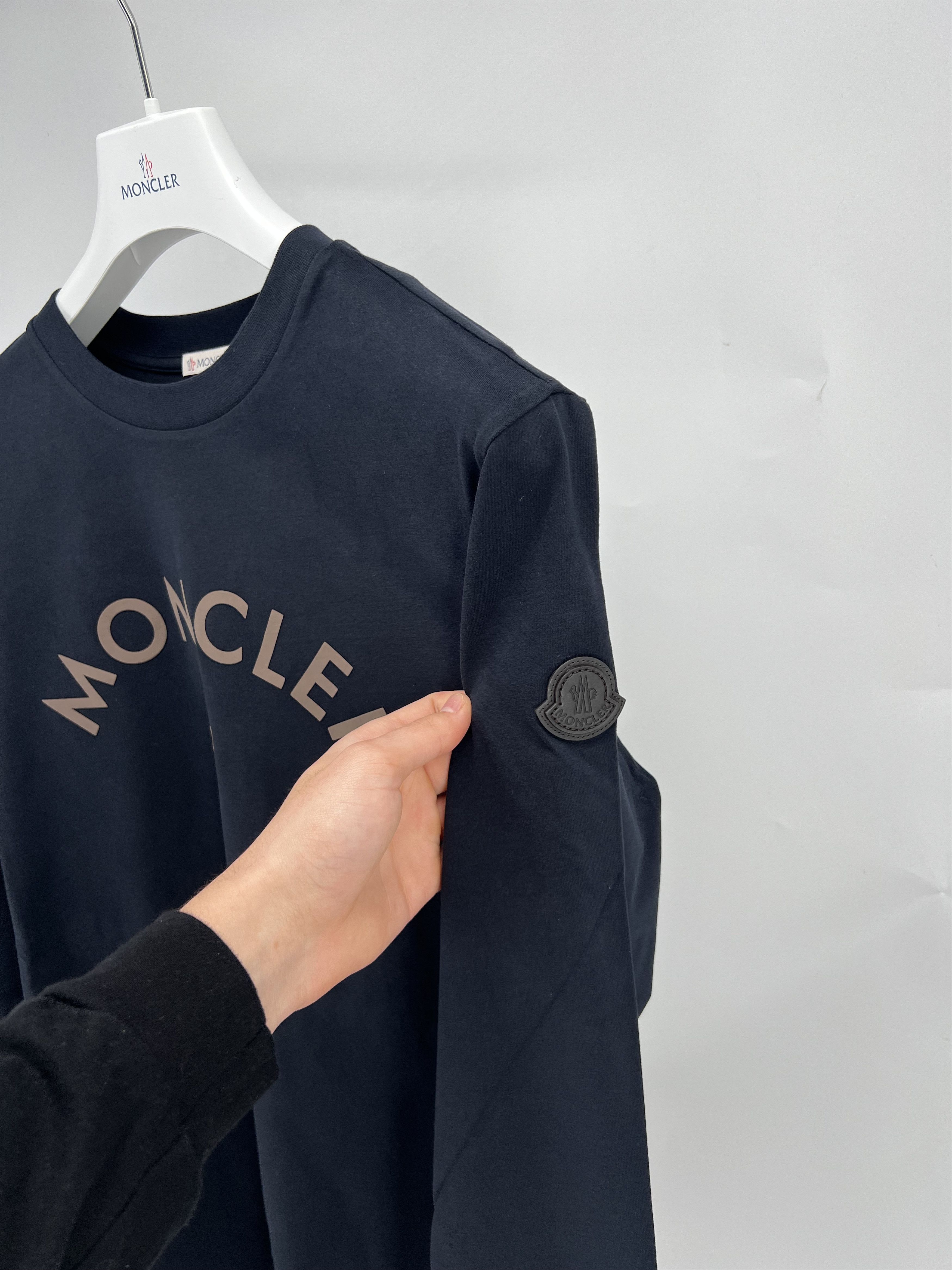 Moncler Moncler Long Sleeve T-shirt Size S RRP $450 Size US S / EU 44-46 / 1 - 2 Thumbnail