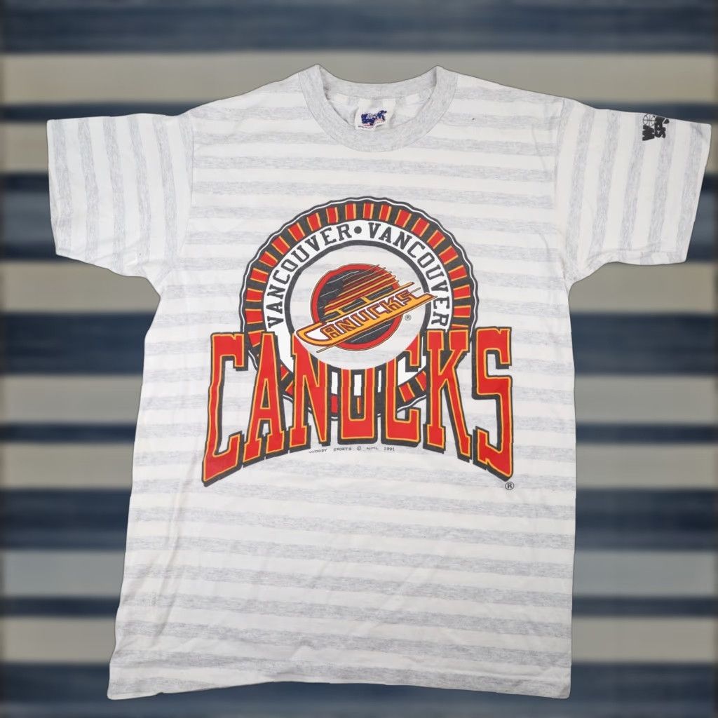 NHL VINTAGE Woody Sports Vancouver Canucks Hockey Graphic T Shirt Mens Large Gray 90s NHL Size US L / EU 52-54 / 3 - 1 Thumbnail
