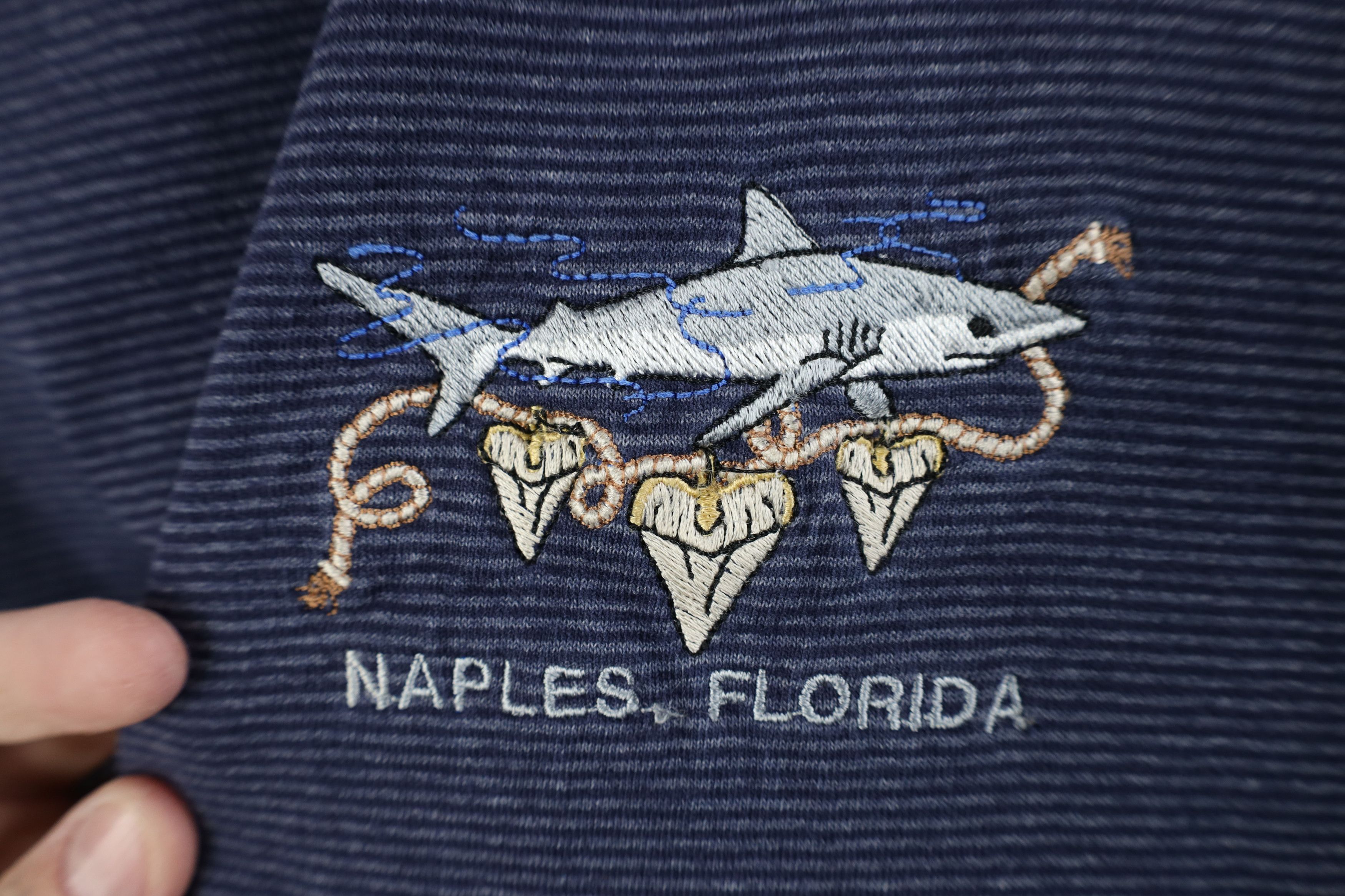 Vintage Vintage 90s Streetwear Florida Shark Tooth T-Shirt USA Size US XL / EU 56 / 4 - 4 Thumbnail