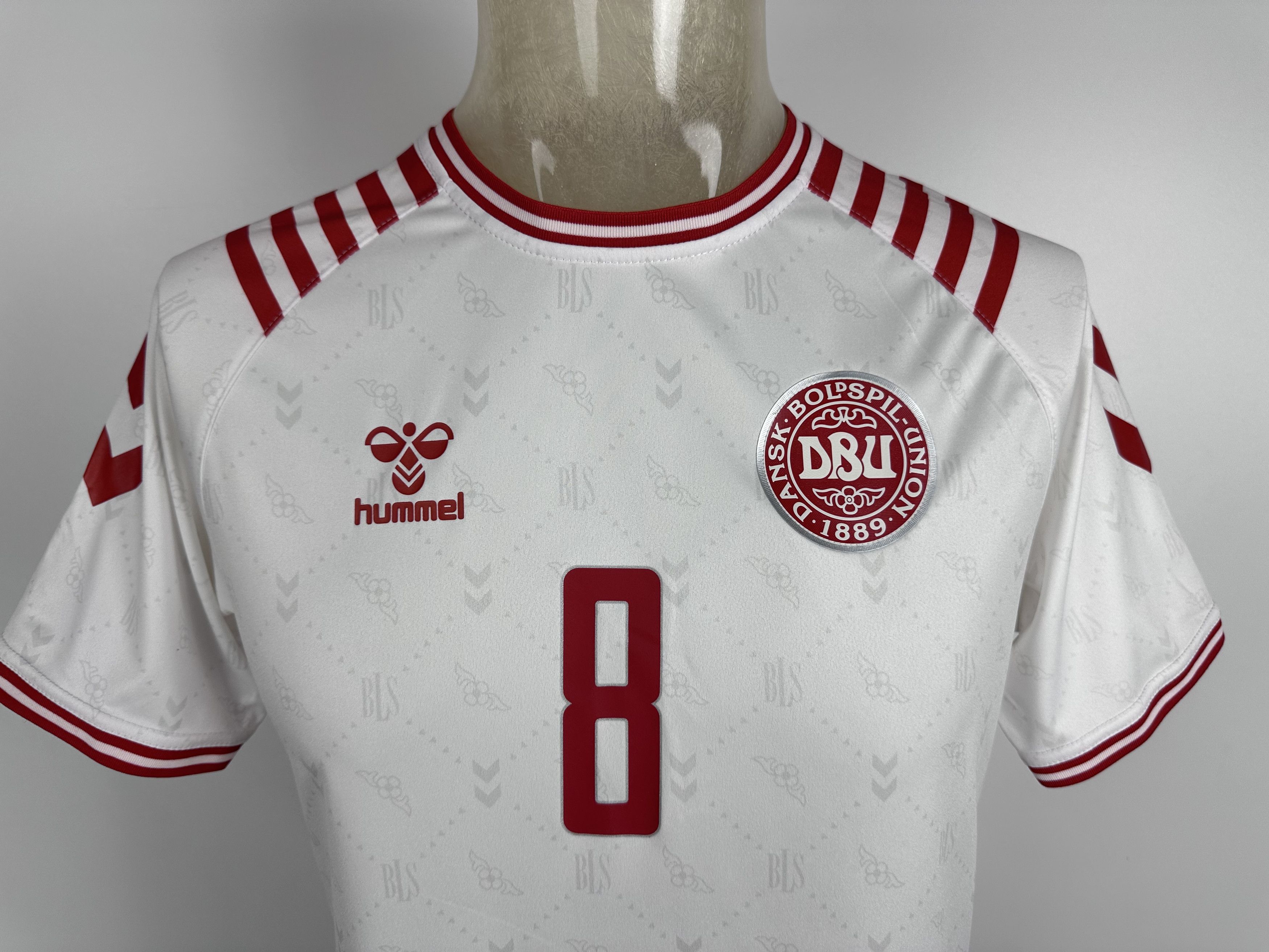 Hummel DENMARK 2022 SHIRT FOOTBALL SOCCER JERSEY HUMMEL #8 Delaney Size US S / EU 44-46 / 1 - 7 Thumbnail