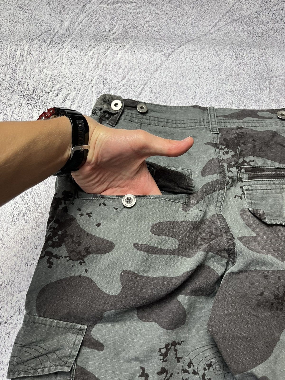 Japanese Brand VINTAGE FADED STREETWEAR CAMO CARGO PANTS Y2K Size US 32 / EU 48 - 18 Thumbnail