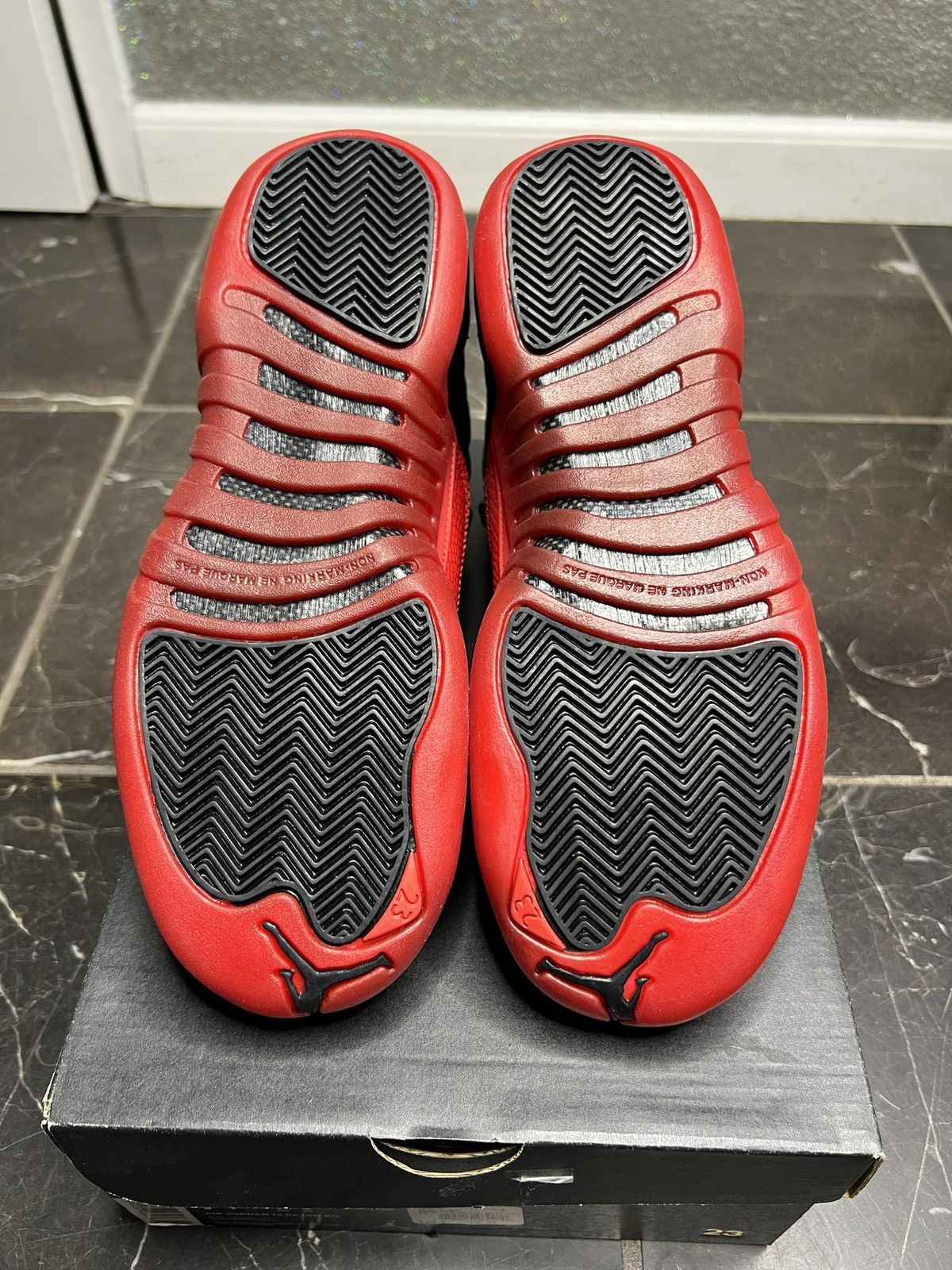 Jordan Brand Jordan Flu Game 12s (2016) DS GS 7Y! Size US 7 / EU 40 - 6 Thumbnail