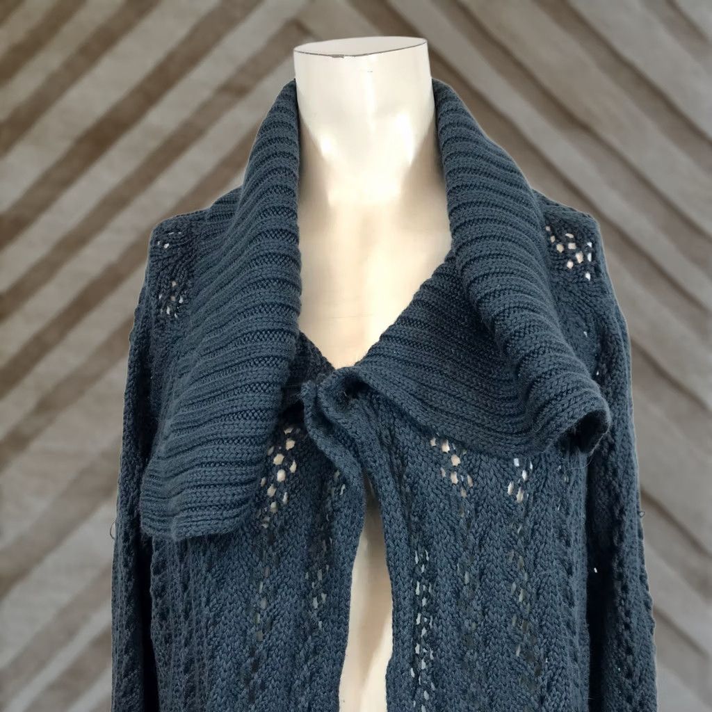 Saks Fifth Avenue SIGNATURE SAKS FIFTH AVENUE - WOMEN’S LARGE KNIT CARDIGAN, GRAY, COLLARED, 24 IN PIT TO PITCH, 21 IN SHOULDER TO HEM Size L / US 10 / IT 46 - 1 Thumbnail
