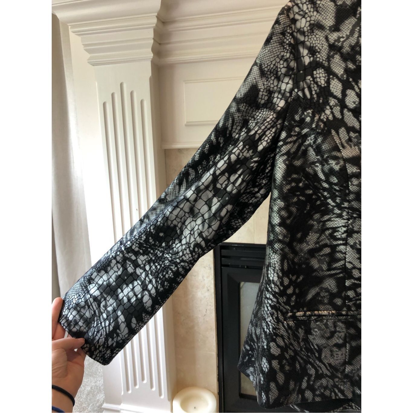 Chicos Chico’s Women’s Silver and Black Alligator Skin Design Snap Size XL / US 12-14 / IT 48-50 - 3 Thumbnail