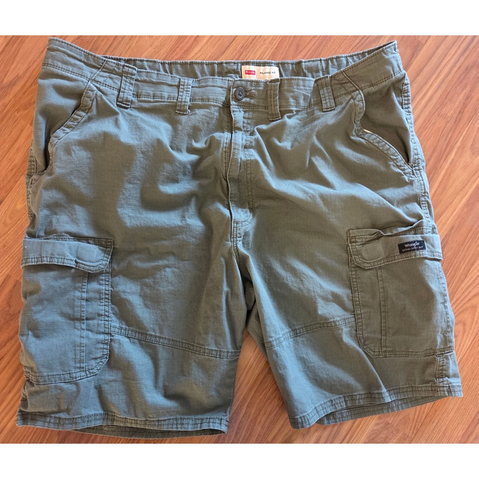Wrangler Wrangler Relaxed Fit Cargo Shorts - Army Green - Size 44 Size US 44 / EU 60 - 2 Thumbnail