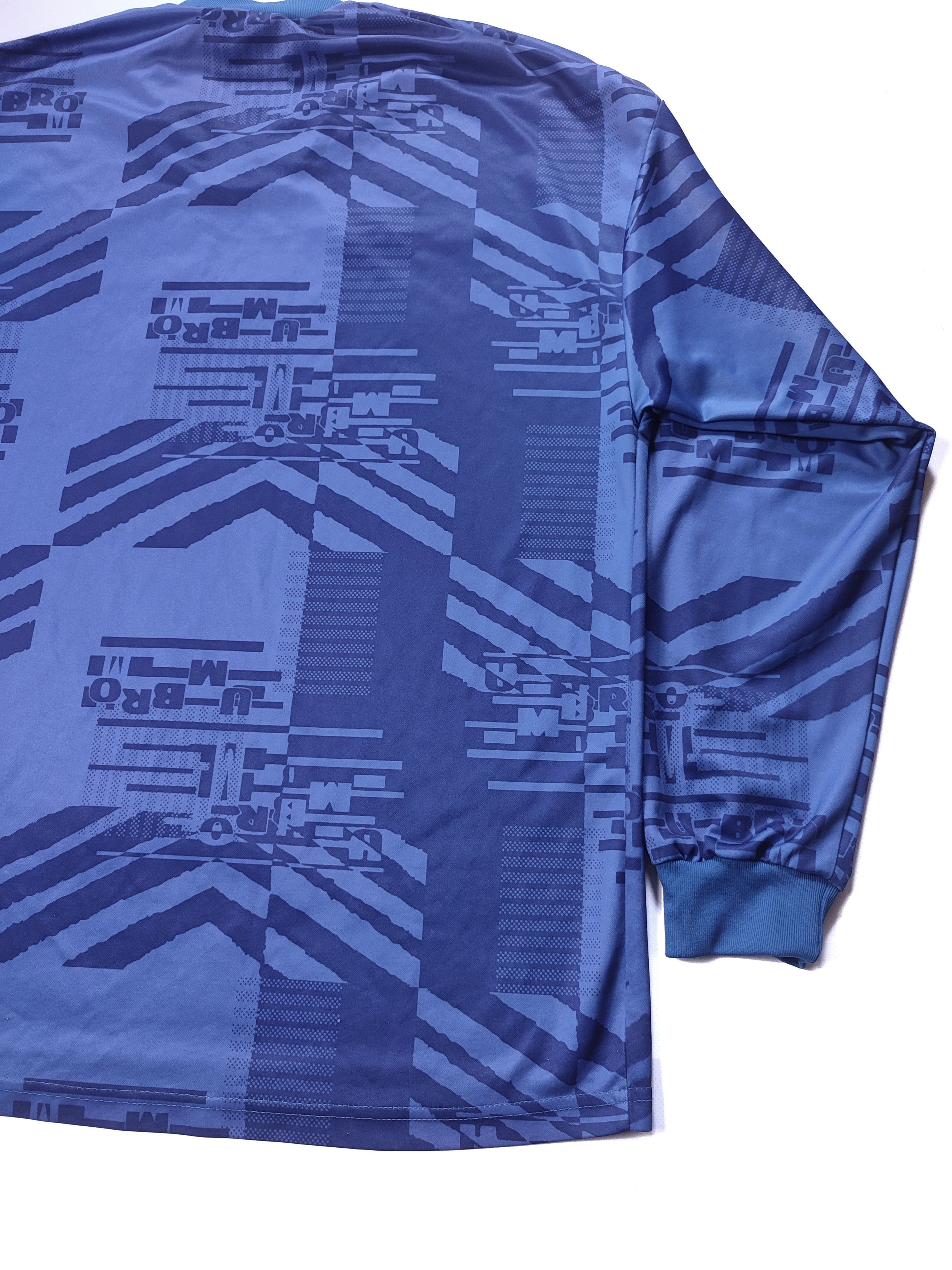 Umbro × Vintage Vintage Umbro Monogram Jersey Shirt Size US XL / EU 56 / 4 - 8 Thumbnail