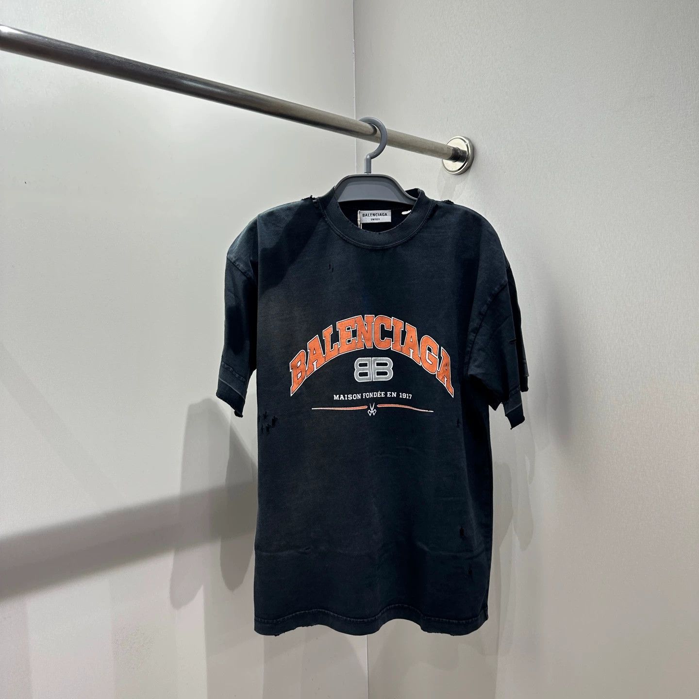 Balenciaga Balenciaga Logo Letter Distressed Short Sleeve Tee XS Cotton Size XS / US 0-2 / IT 36-38 - 1 Thumbnail