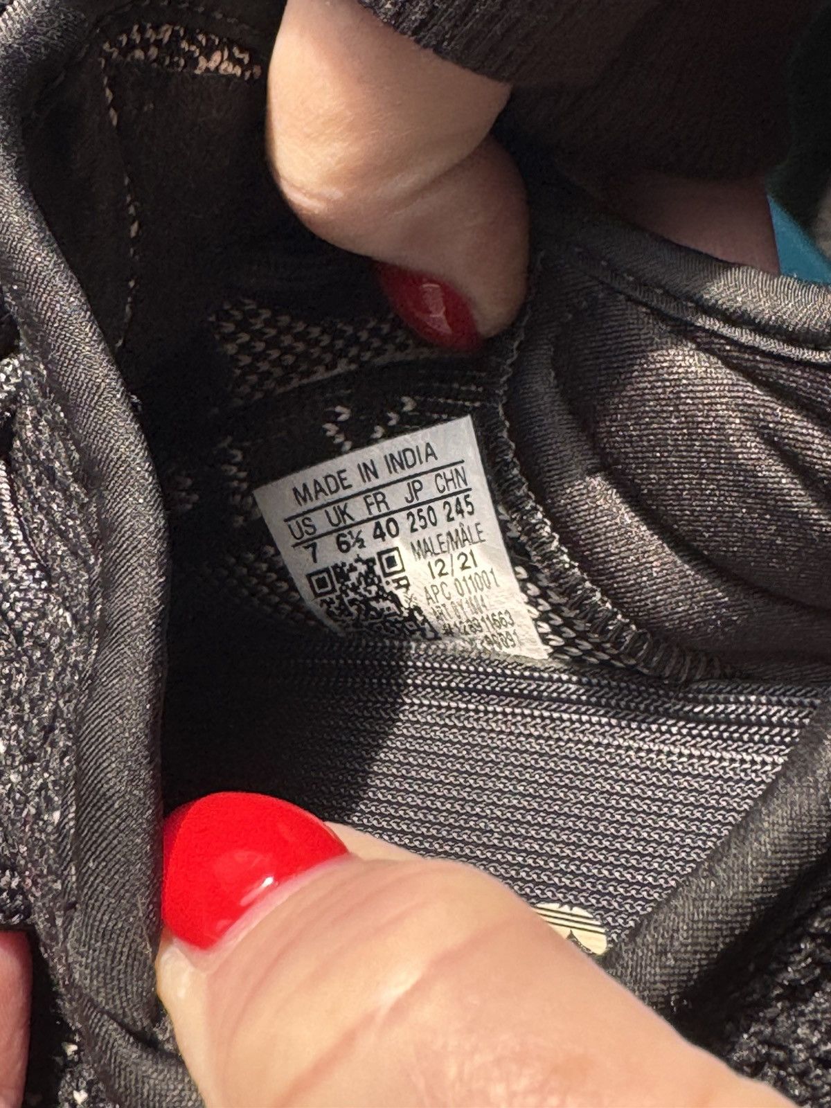 Adidas × Kanye West Yeezy Boost 350 V2 “Oreo” Size US 7 / EU 40 - 6 Thumbnail