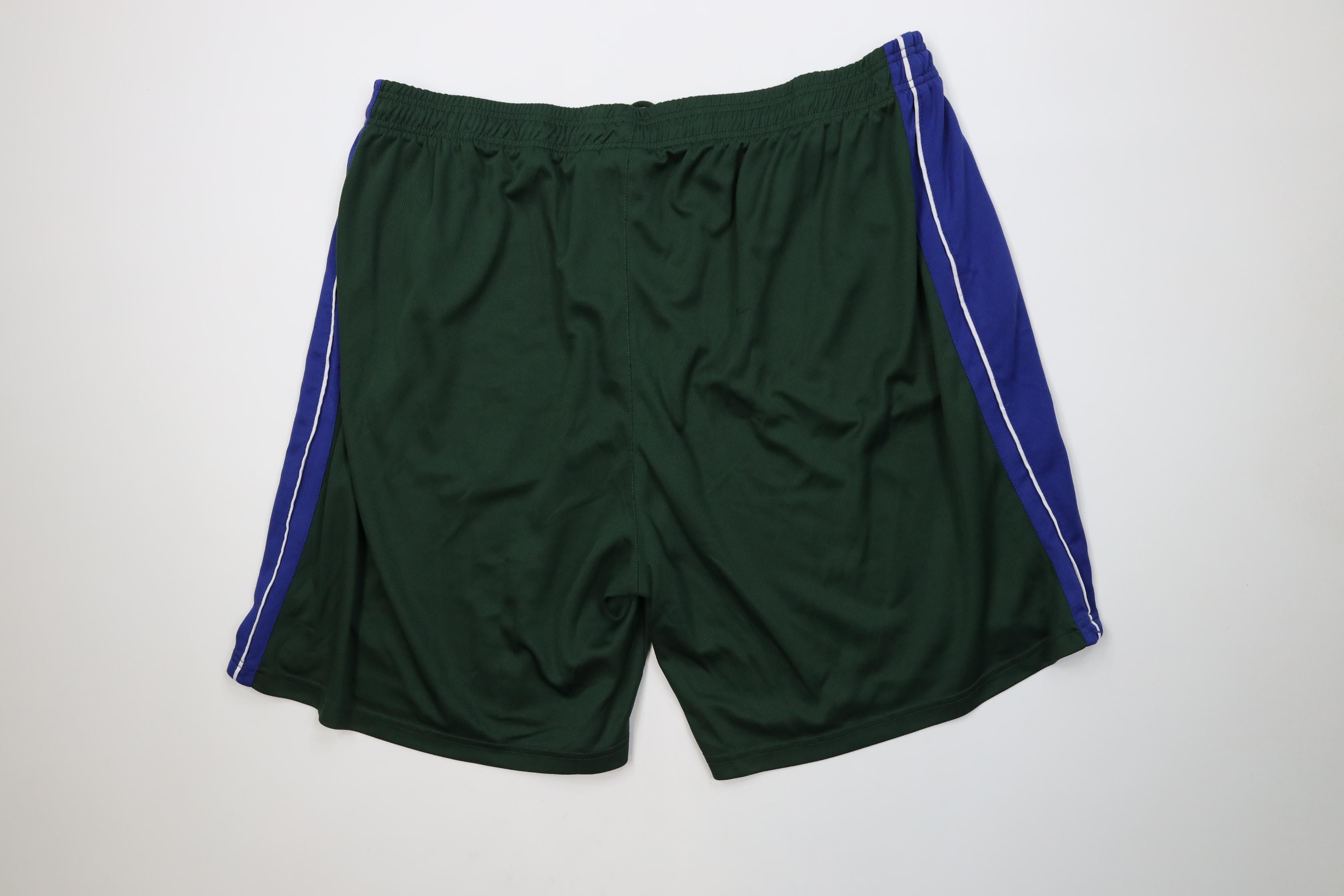 Majestic Vintage Majestic Above Knee Milwaukee Bucks Shorts Size US 42 / EU 58 - 9 Thumbnail