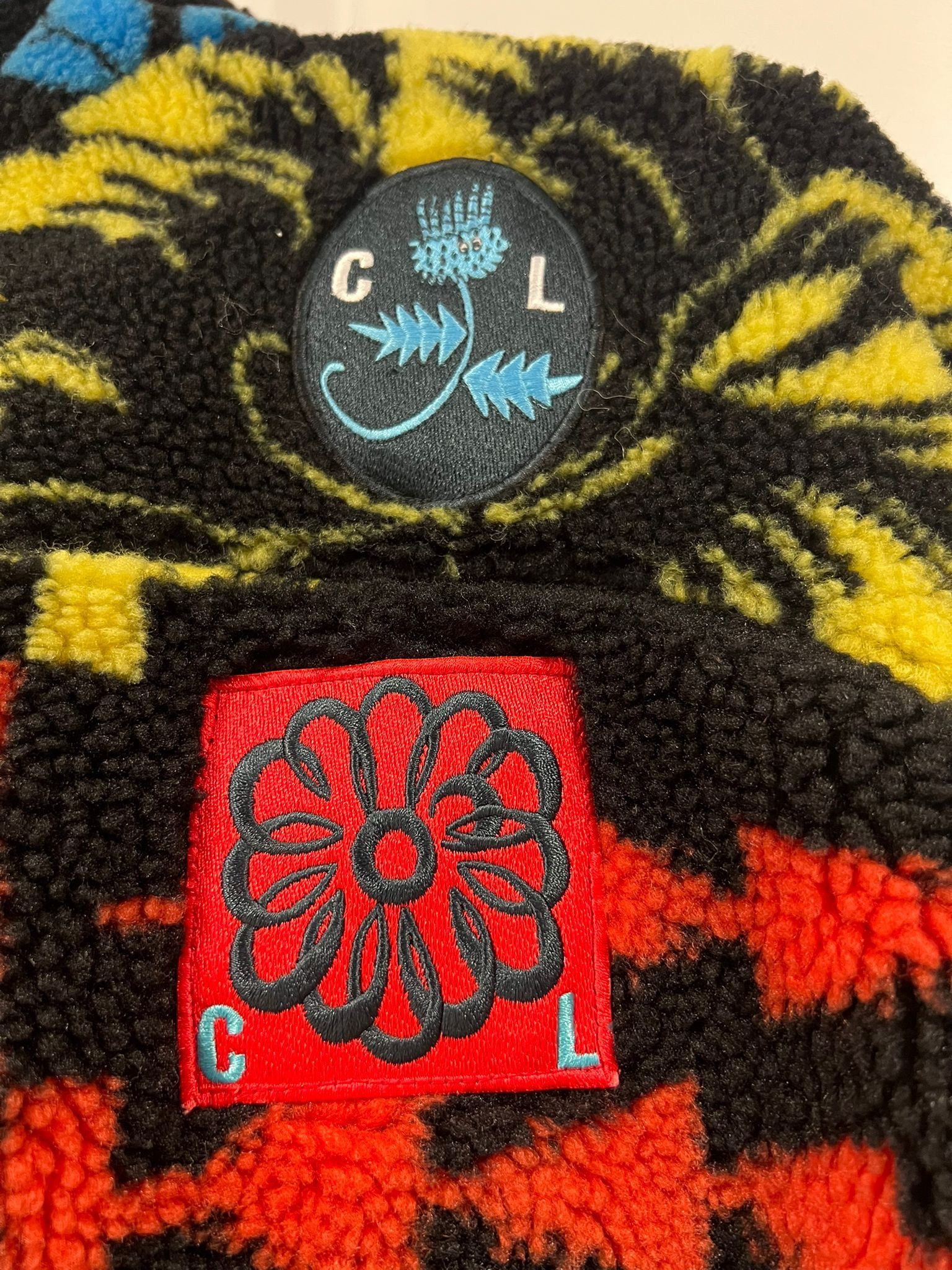 Oversized fleece with abstract patterns
