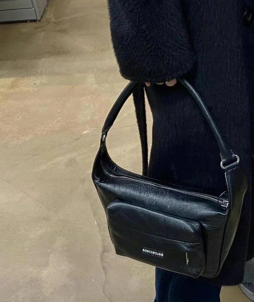 Balenciaga Balenciaga Raver Medium Creased-Leather Shoulder Bag Size ONE SIZE - 2 Thumbnail