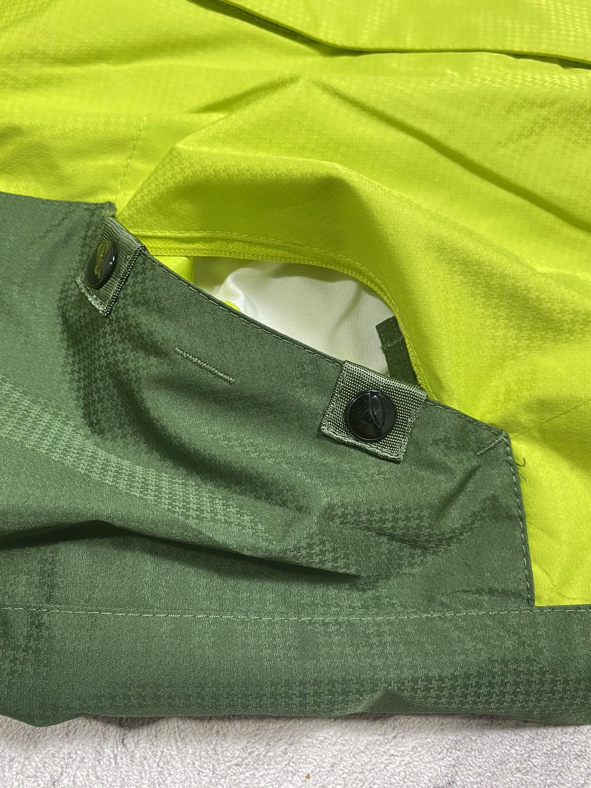 Oakley rare oakley thinsulate green ski snowboard jacket Size US L / EU 52-54 / 3 - 9 Thumbnail