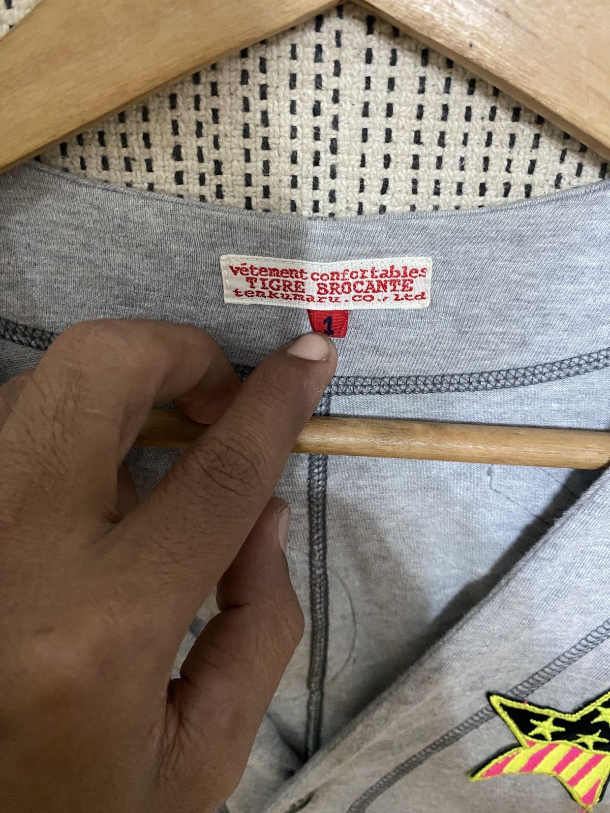 Vetements Vetements Grey Button-Up Cardigan – 700 Patch Design Size M / US 6-8 / IT 42-44 - 8 Thumbnail