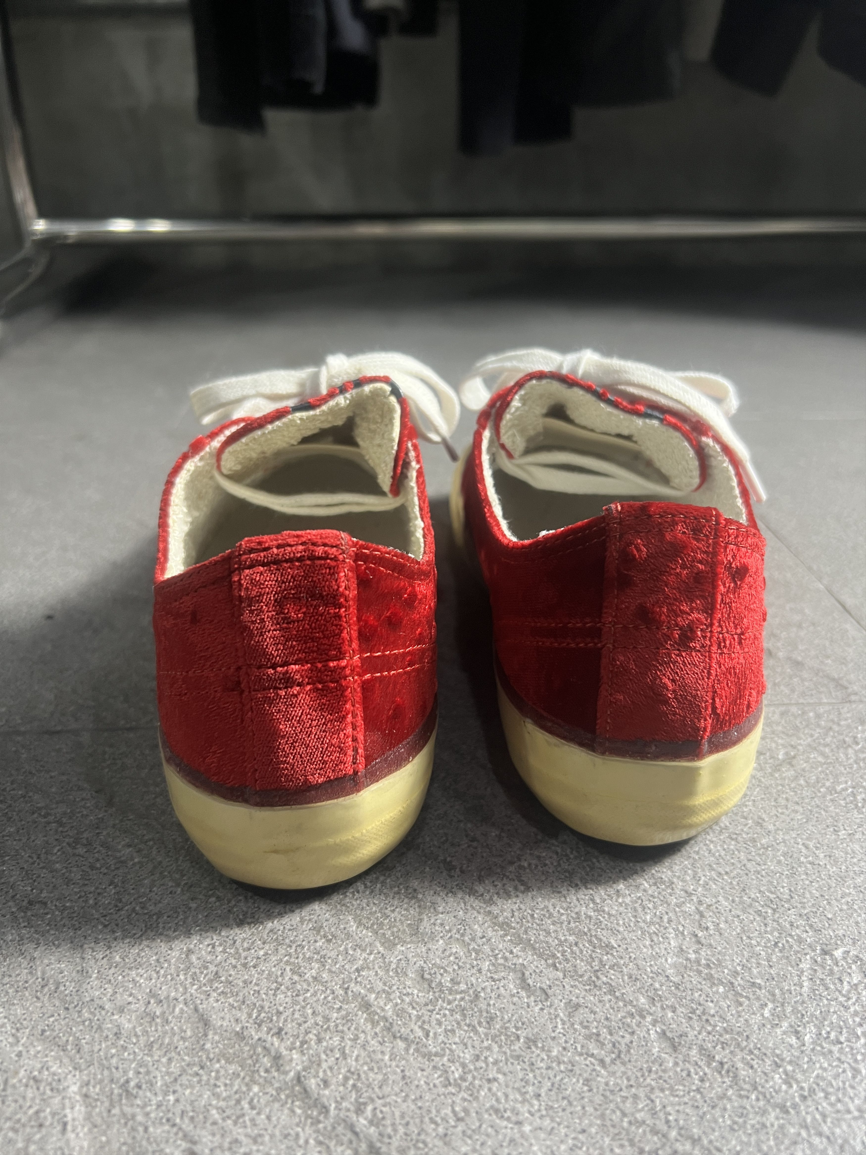 Golden Goose Golden Goose V-Star2 Red Velvet Low Top Size 36 Size US 6 / IT 36 - 5 Thumbnail