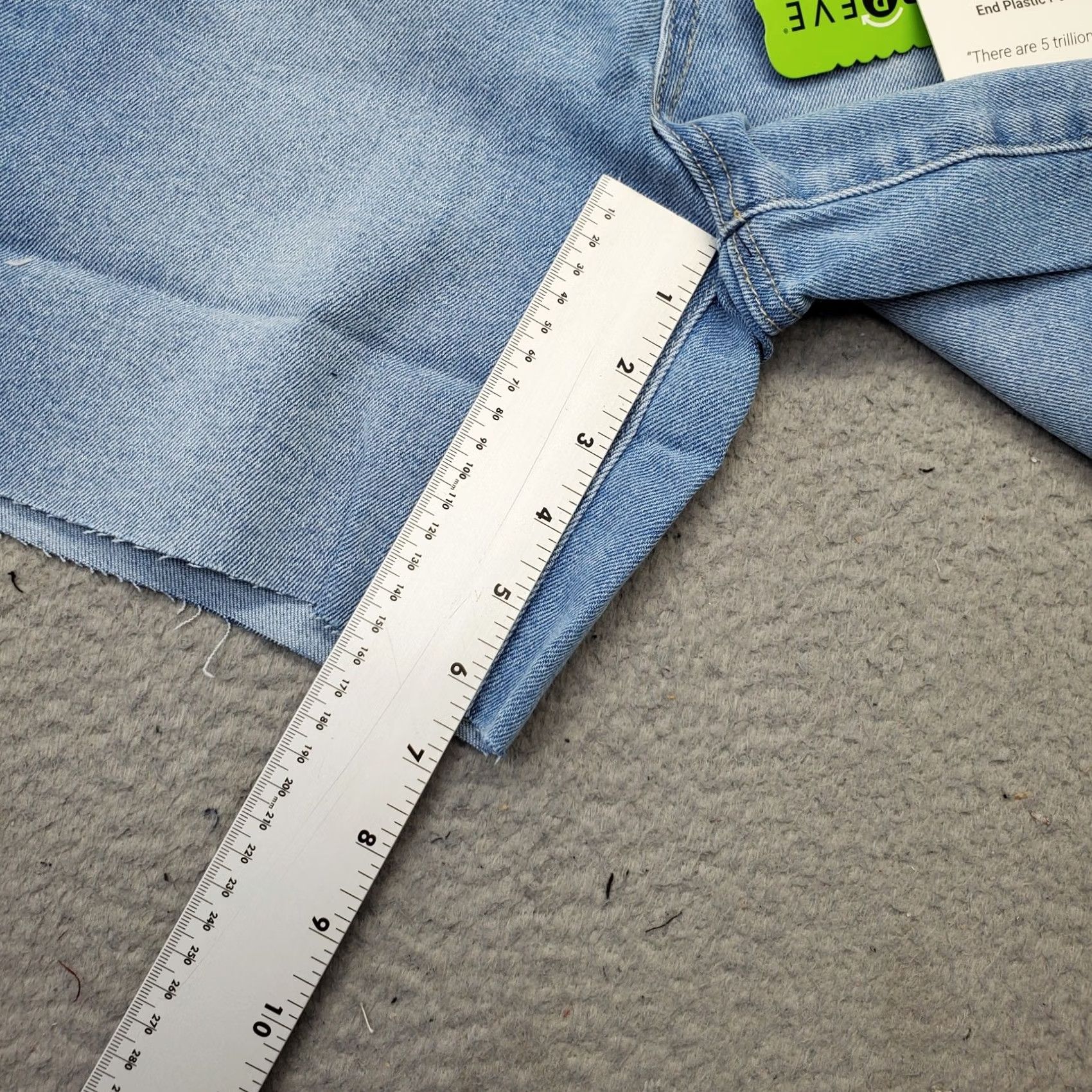 Vintage 1822 Denim Repreve Shorts Womens 6/28 Blue Denim High Rise Distressed Raw Hem Bermuda Size 28" / US 6 / IT 42 - 5 Thumbnail