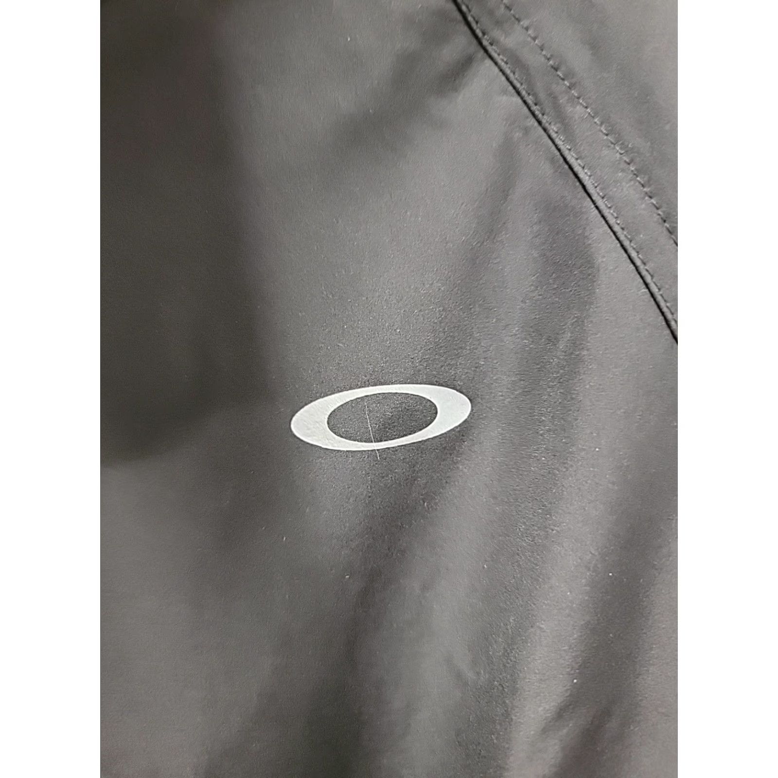 Oakley NWT Oakley Windbreaker Jacket XS Women’s Full Zip Black Bloods Tv 19 Chest 19 Length 25.5 Size XS / US 0-2 / IT 36-38 - 3 Thumbnail
