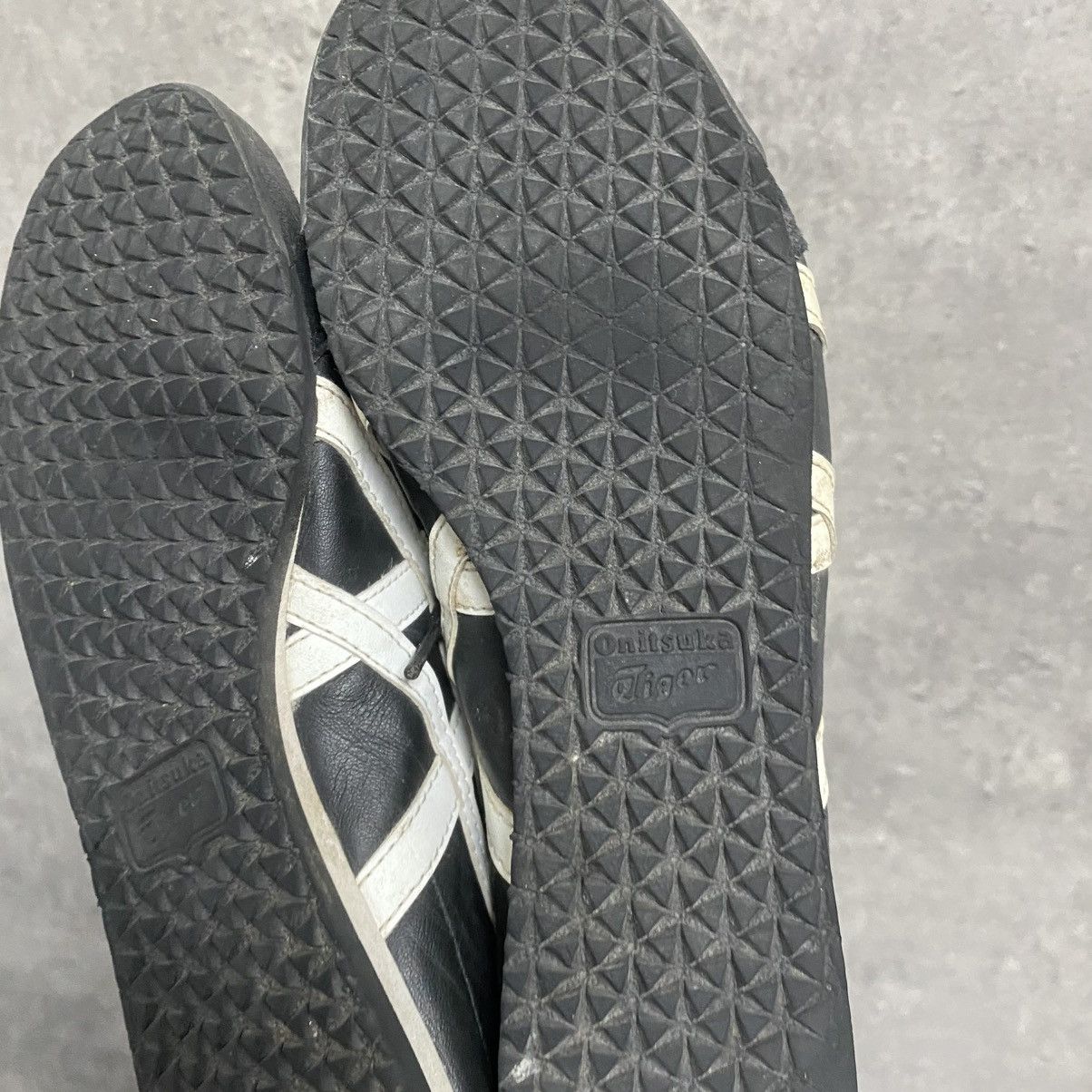 Asics Vintage Asics Onitsuka Tiger Black/White Low Top Sneakers Size US 6.5 / EU 39-40 - 12 Thumbnail