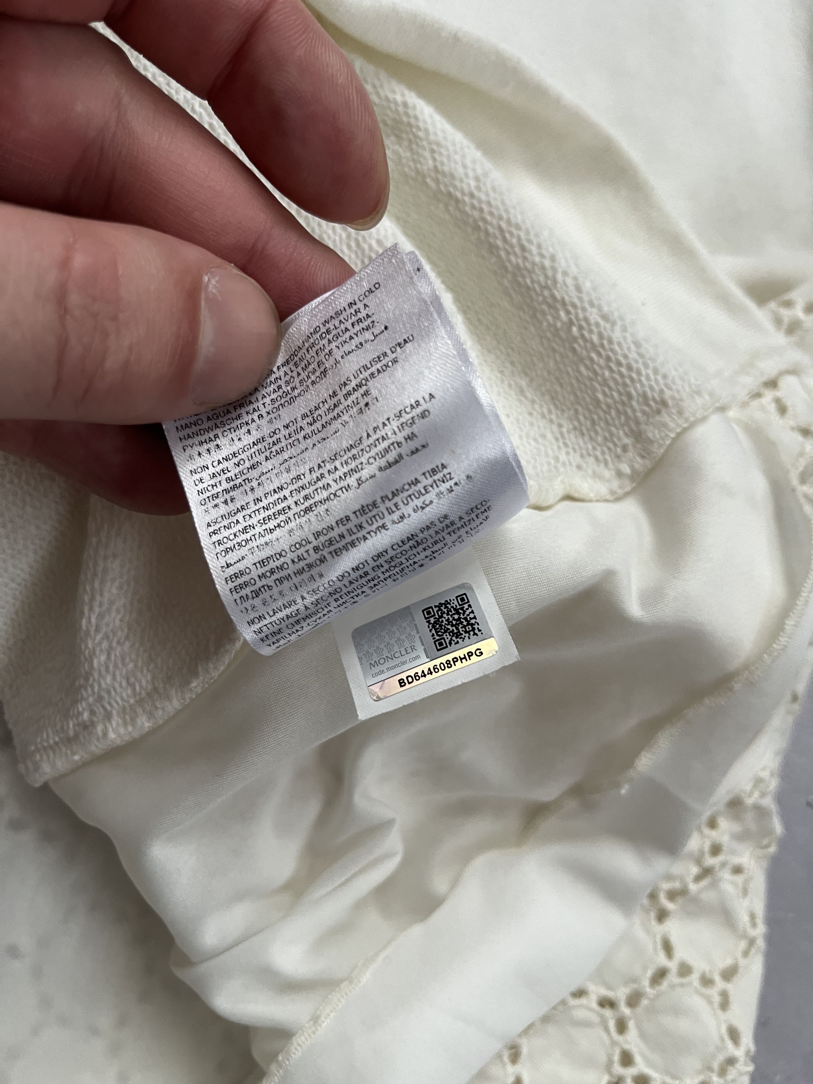 Moncler Moncler XS Cream Lace Panel Dress T-Shirt Logo Patch Size XS / US 0-2 / IT 36-38 - 9 Thumbnail