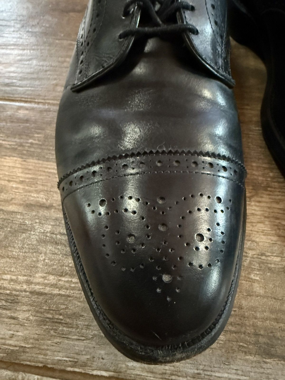Allen Edmonds Allen Edmonds Sanford 9.5 D Black Broque Captoe Oxford Size US 9.5 / EU 42-43 - 10 Thumbnail