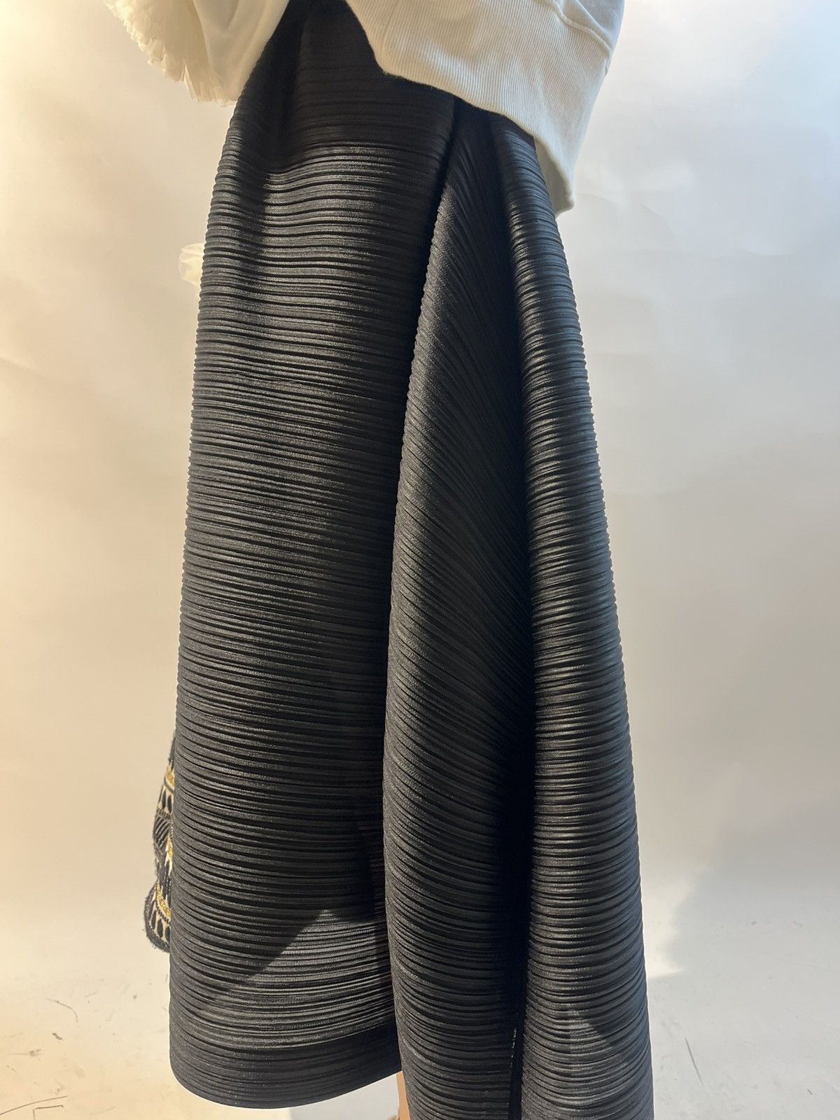 Pleats Please Issey Miyake Pleats Please Issey Miyake Black Motion Skirt Size 28" / US 6 / IT 42 - 4 Thumbnail