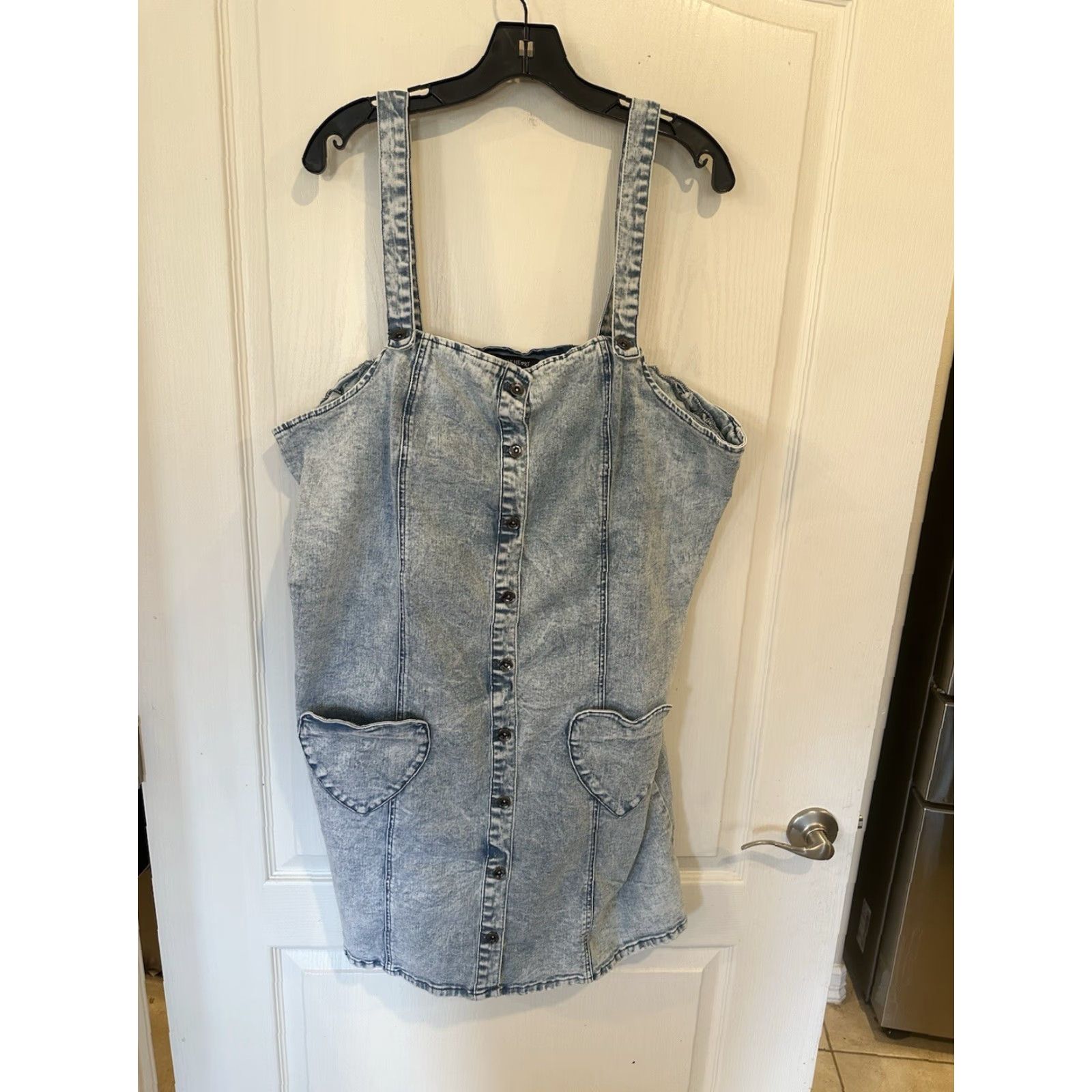 Hot Topic VINTAGE Hot Topic BlackHeart Heart Pocket Denim Mini Jean Dress Sleeveless Juniors Size 2 Blue Woman Short Size 26" / US 2 / IT 38 - 2 Thumbnail