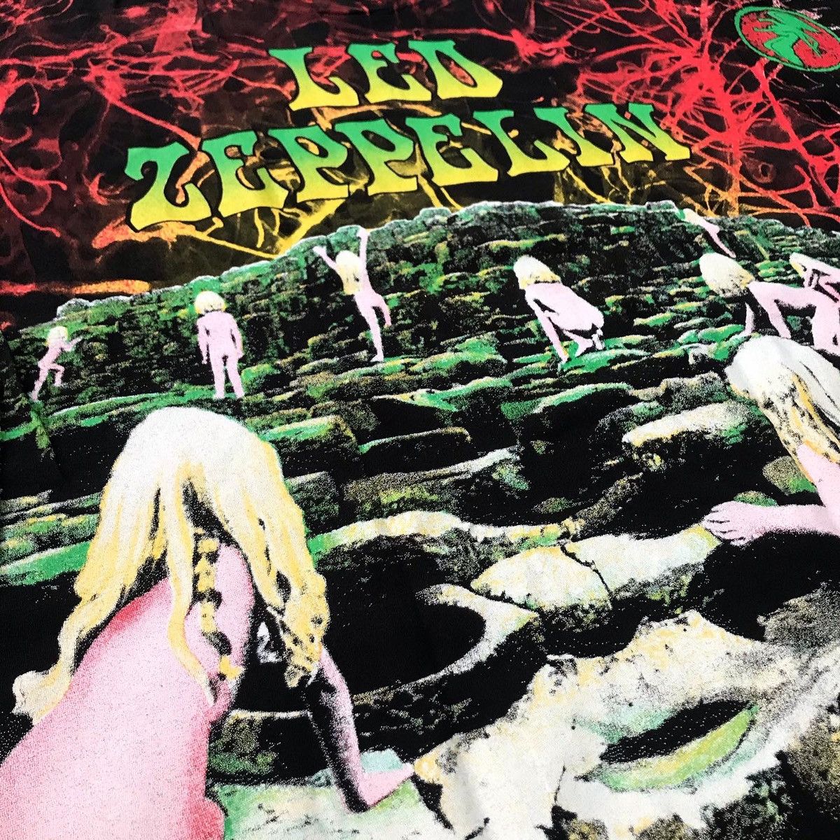 Band Tees 💸OFFER💸Vintage Led Zeppelin Alloverprint Houses Of The Holy Size US XL / EU 56 / 4 - 3 Thumbnail