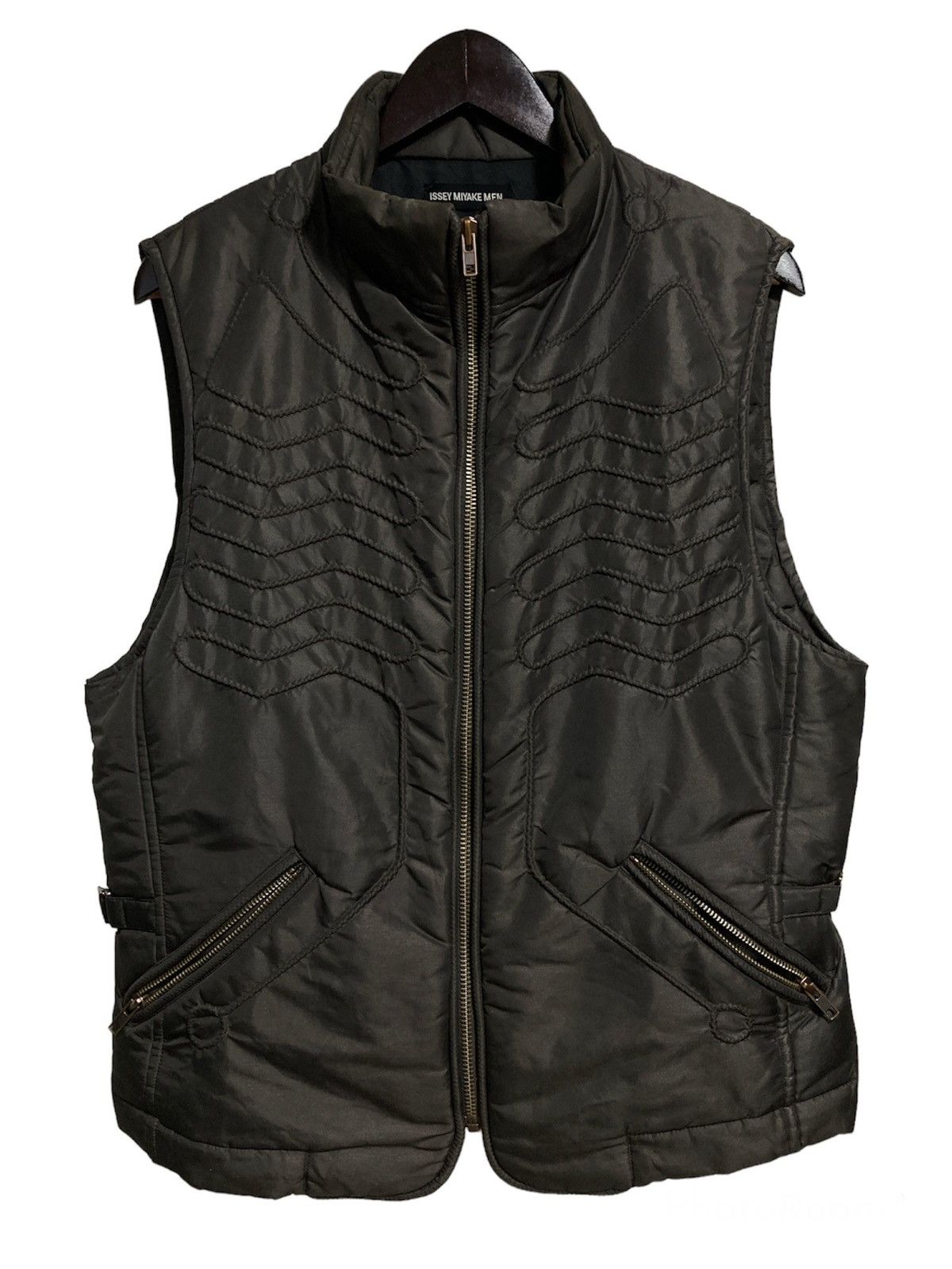 image of 1998Aw Issey Miyake Men Geometric 3D Lined Nylon Vest in Dark Brown (Size Medium)