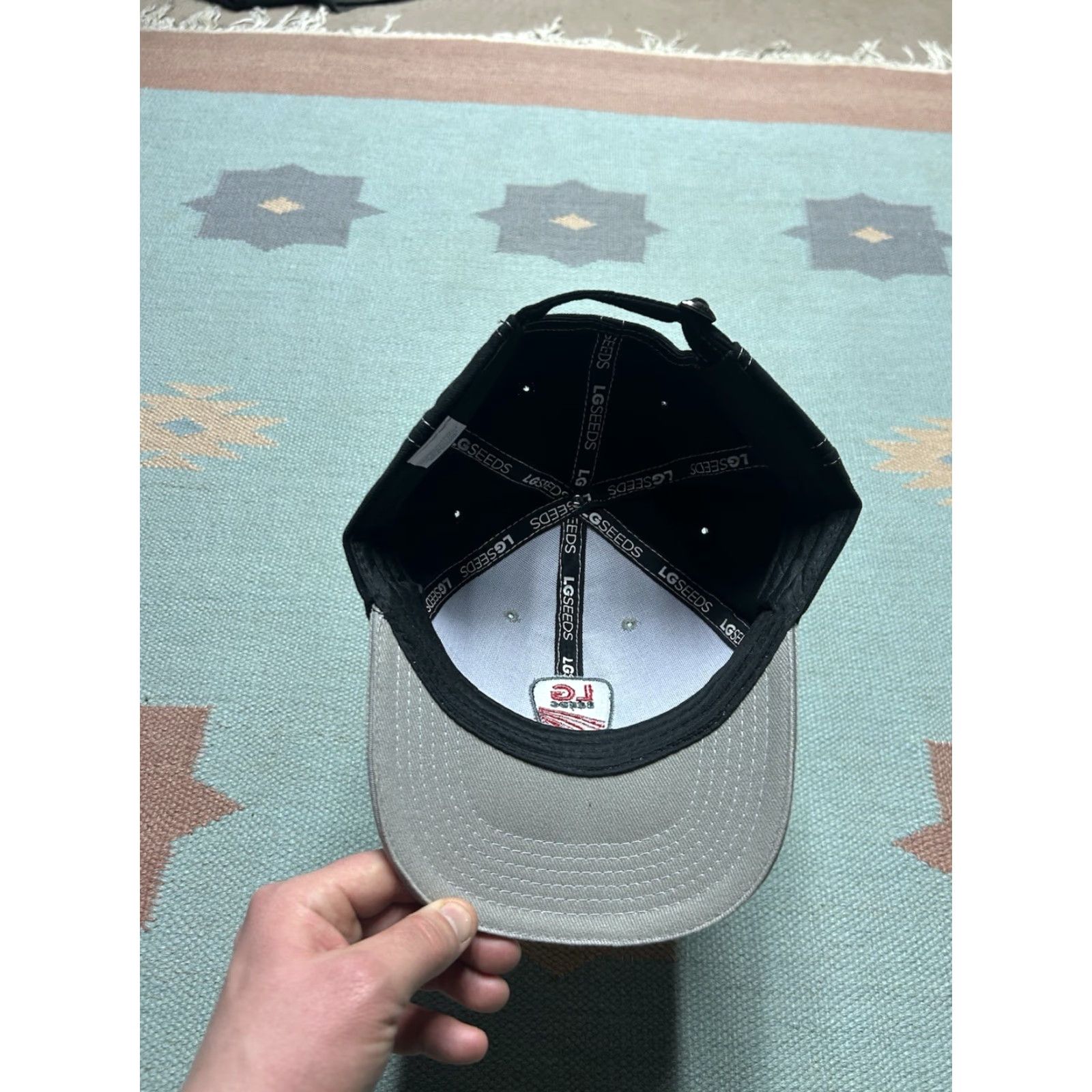Vintage **ADJUSTABLE EMBRODIRY BLACK LG SEEDS STRAPBACK HAT CAP** User: **ADJUSTABLE EMBROIDERED LG SEEDS BLACK STRAPBACK HAT CAP** Size ONE SIZE - 5 Thumbnail