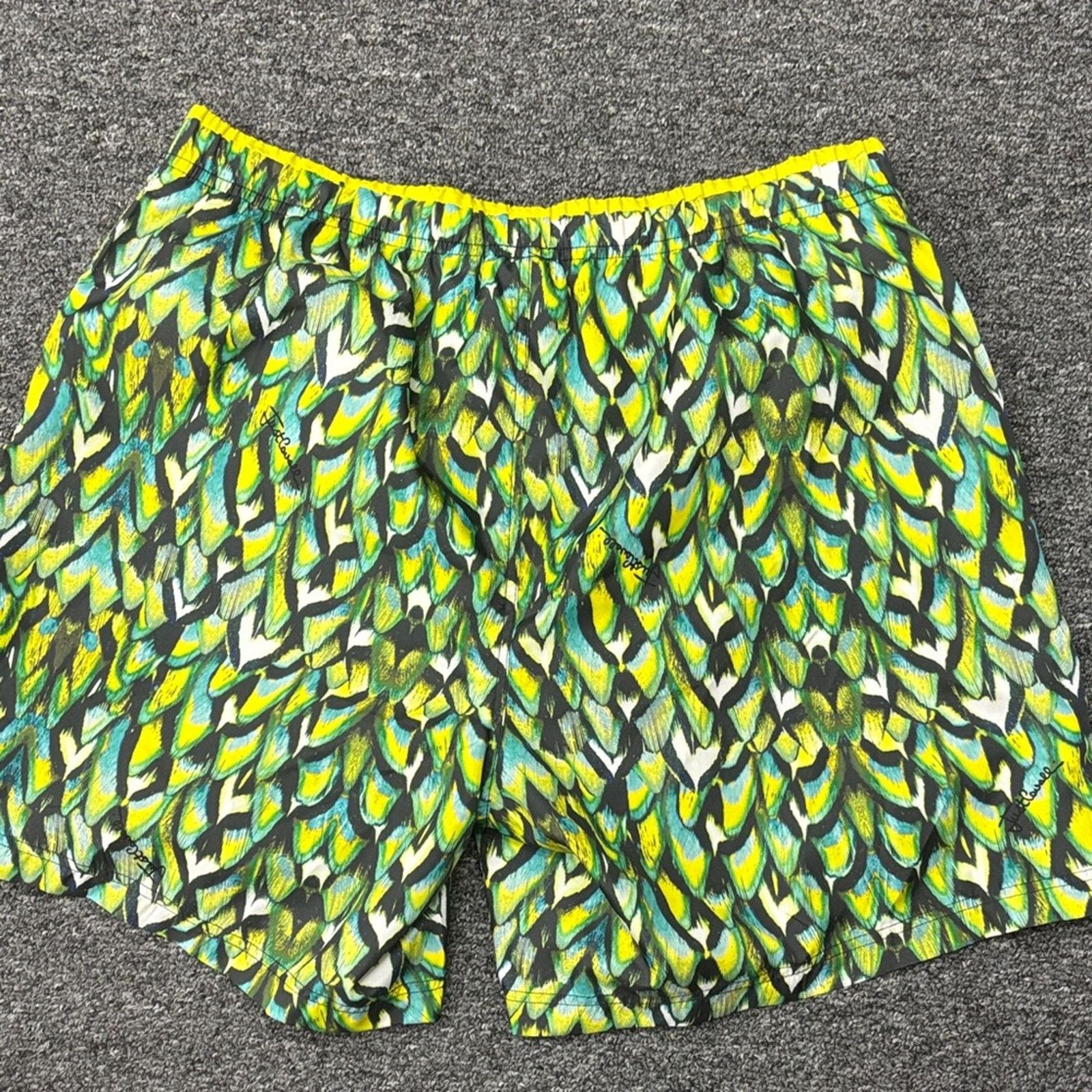 Just Cavalli NWT Just Cavalli Peacock Feather Print Shorts in Green siz M Size US 36 / EU 52 - 8 Thumbnail