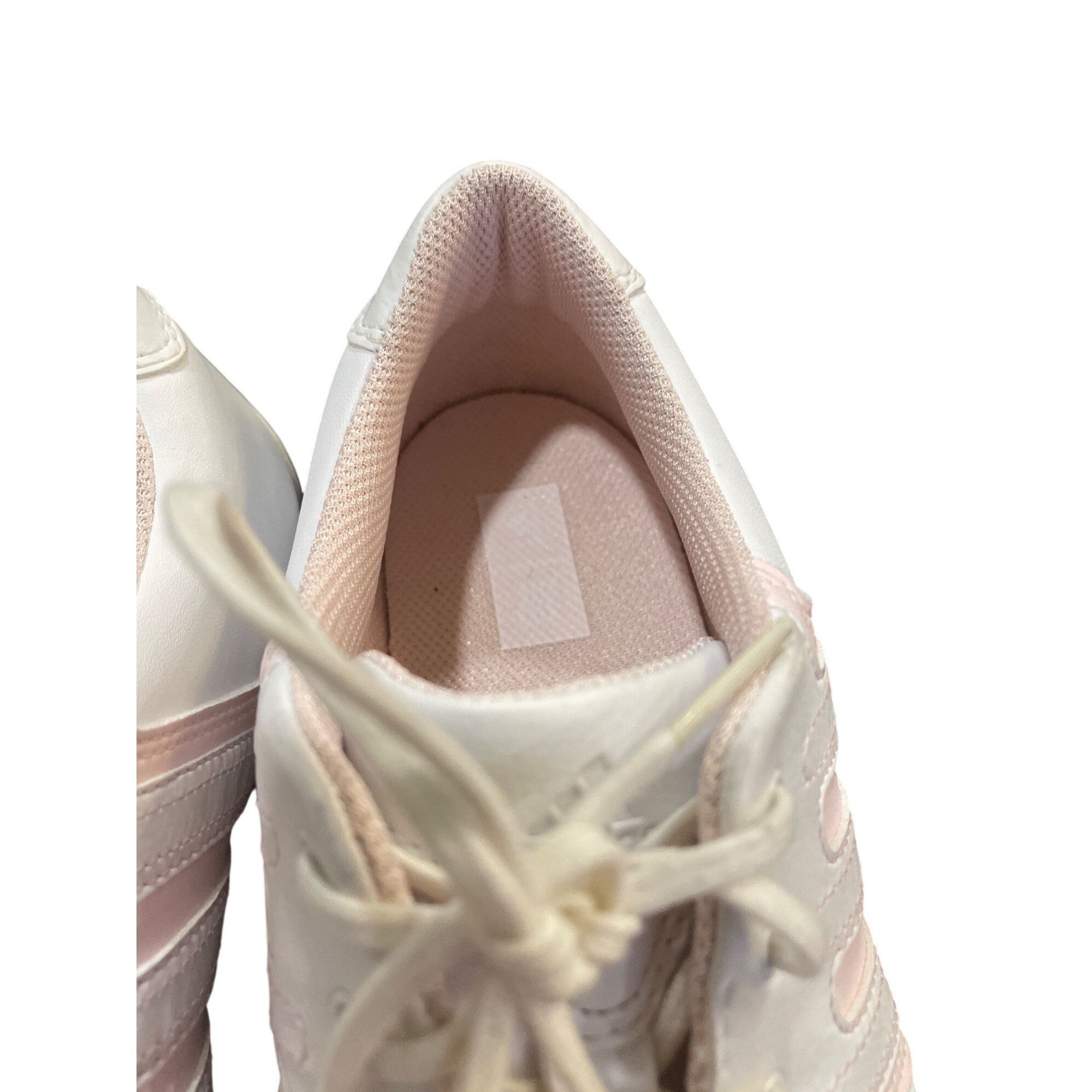 Adidas Adidas 738167 Traxion 2 Wms soft white pink golf shoes sneak Size US 7 / IT 37 - 11 Thumbnail