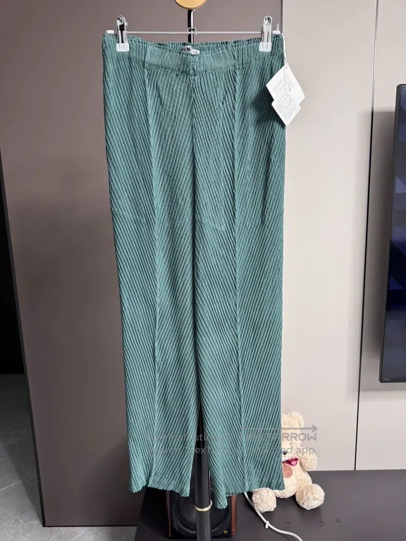 Issey Miyake Issey Miyake size:2 Small Fish Scale Pleated Trousers Size 22" - 1 Thumbnail