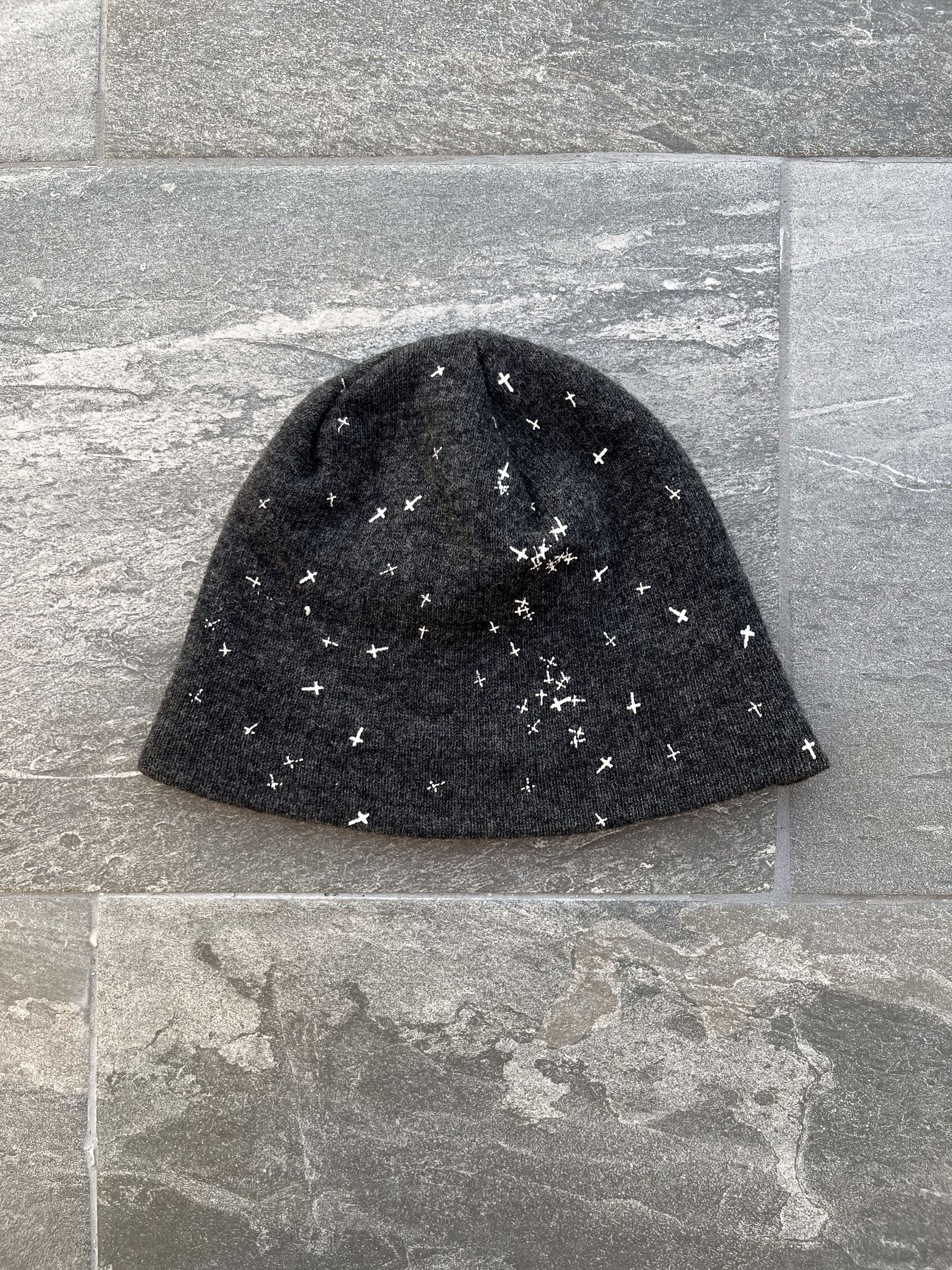 Undercover Undercover AW02 Witch Cells Division Cross Beanie Size ONE SIZE - 1 Thumbnail