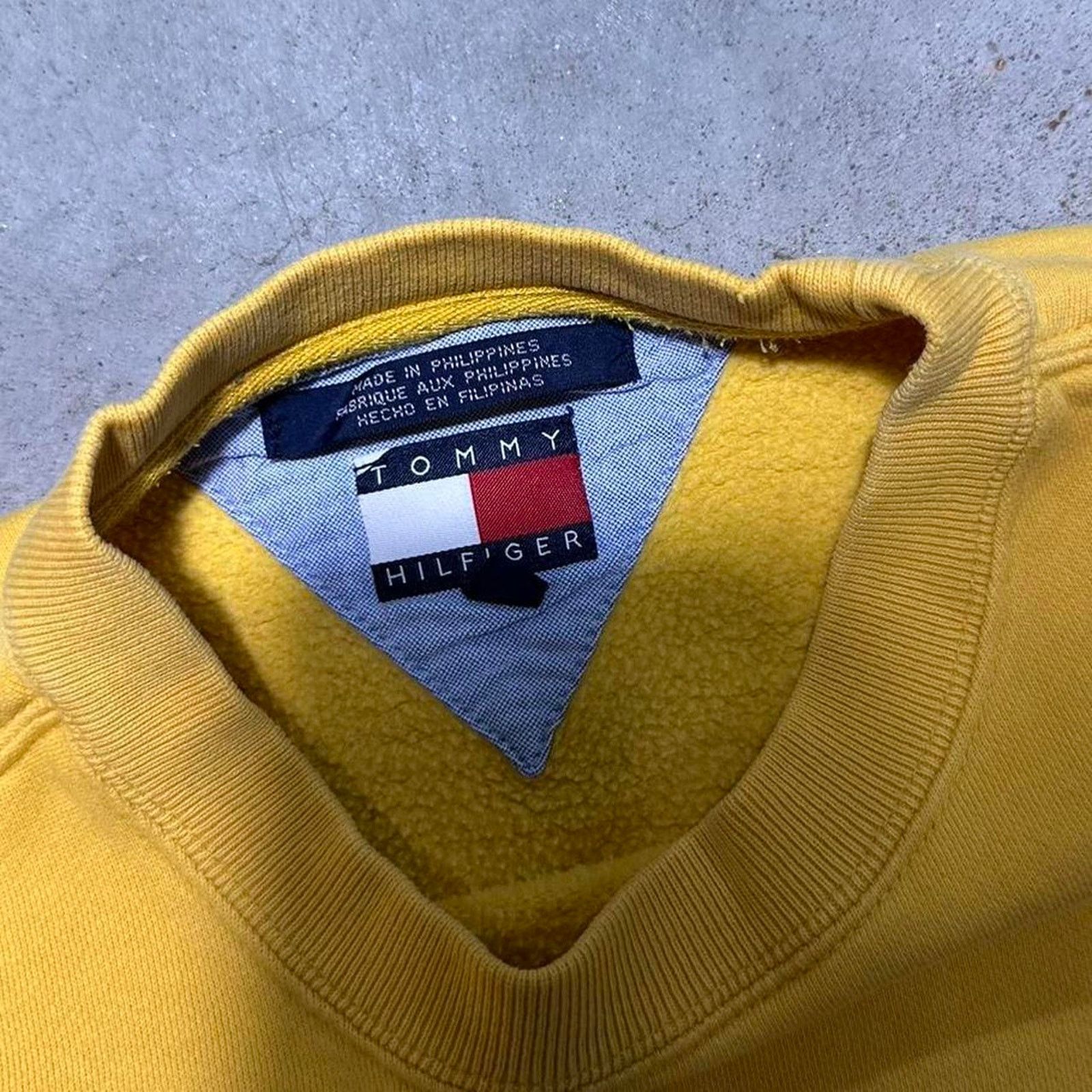 Tommy Hilfiger Vintage 90s Tommy Hilfiger Embroidered Crewneck Sweatshirt Size US M / EU 48-50 / 2 - 3 Thumbnail