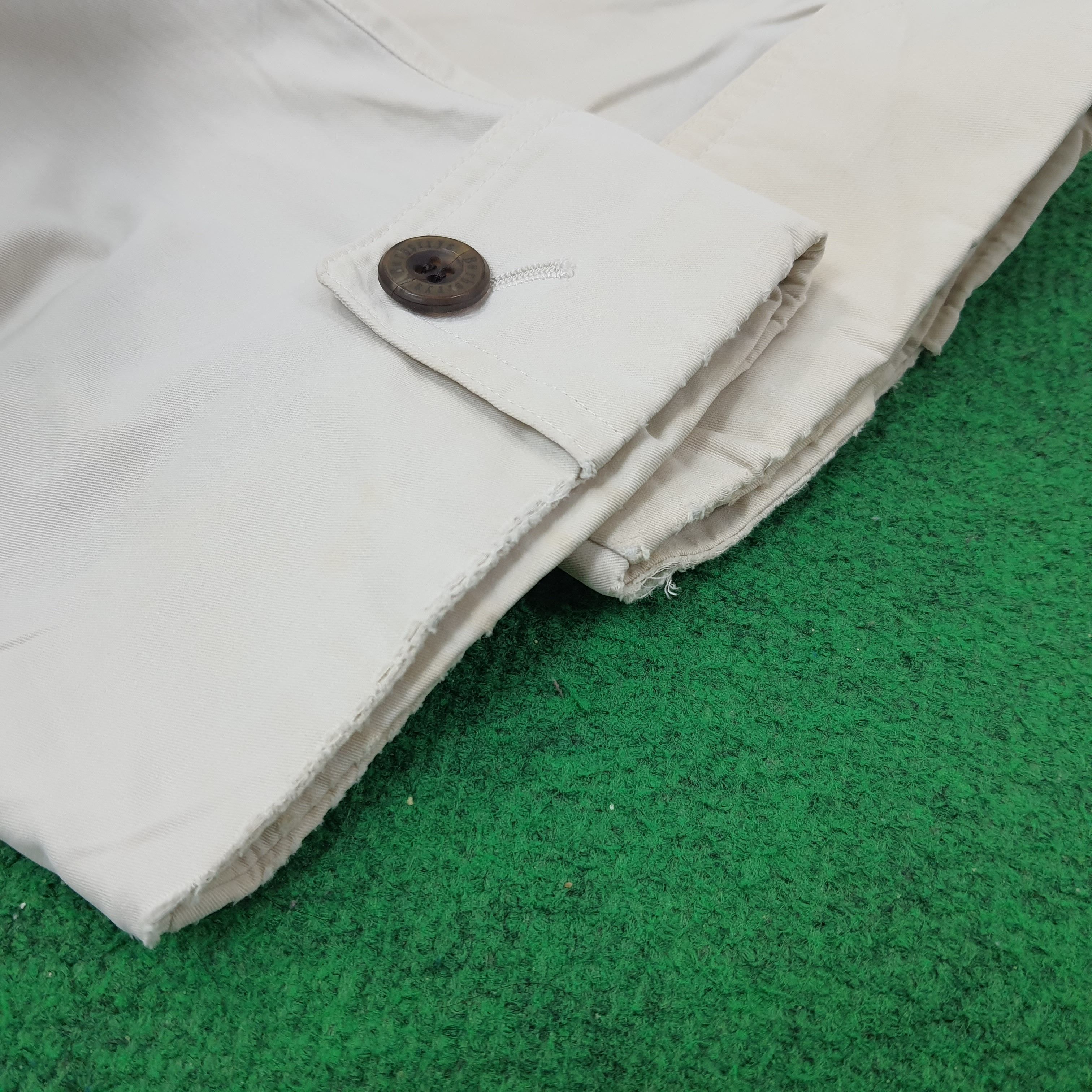 Burberry Vintage Burberrys Custom Logo Trench Jacket C246N4 Size L / US 10 / IT 46 - 10 Thumbnail
