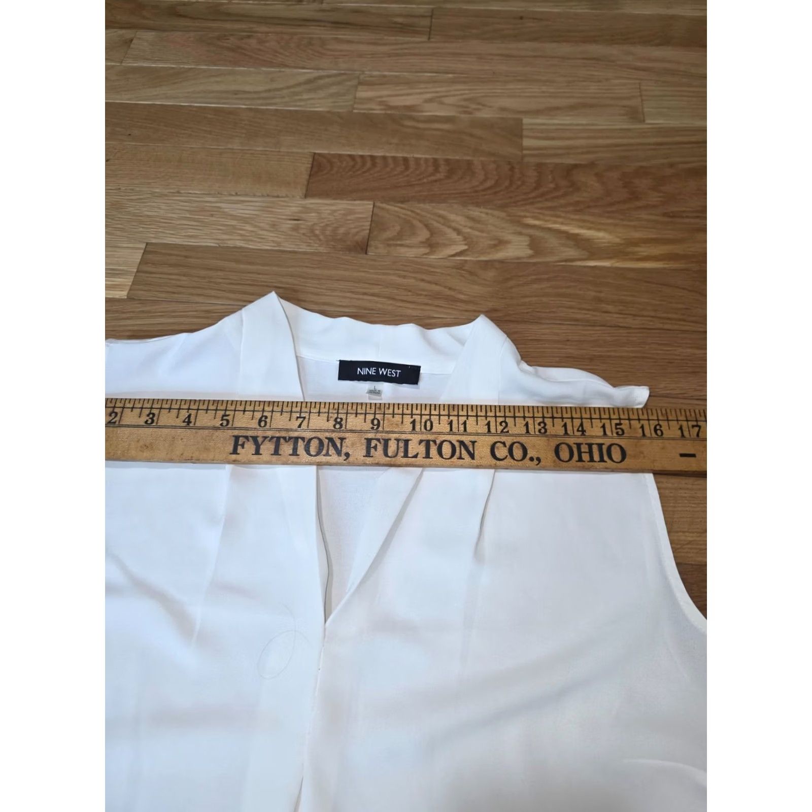 Nine West VINTAGE? No — Nine West Blouse Top Women L White Sleeveless V-Neck Pleated Polyester 100% Casual Party/Cocktail Shirt Women XS? Size L / US 10 / IT 46 - 3 Thumbnail